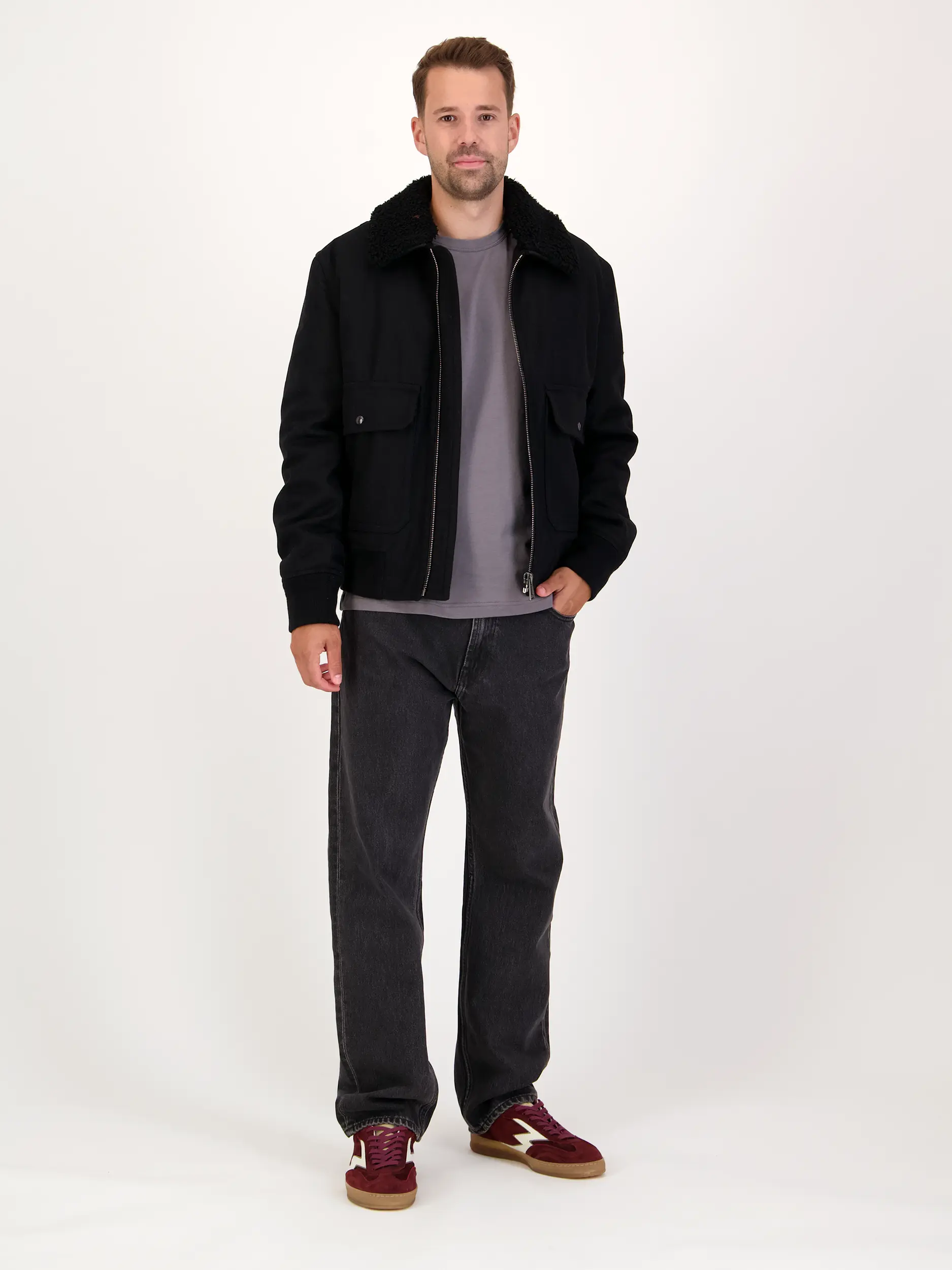 Wolljacke 'Welder' - Artikel Teil eines Outfits getragen von einem Modell - Farbe: Schwarz
