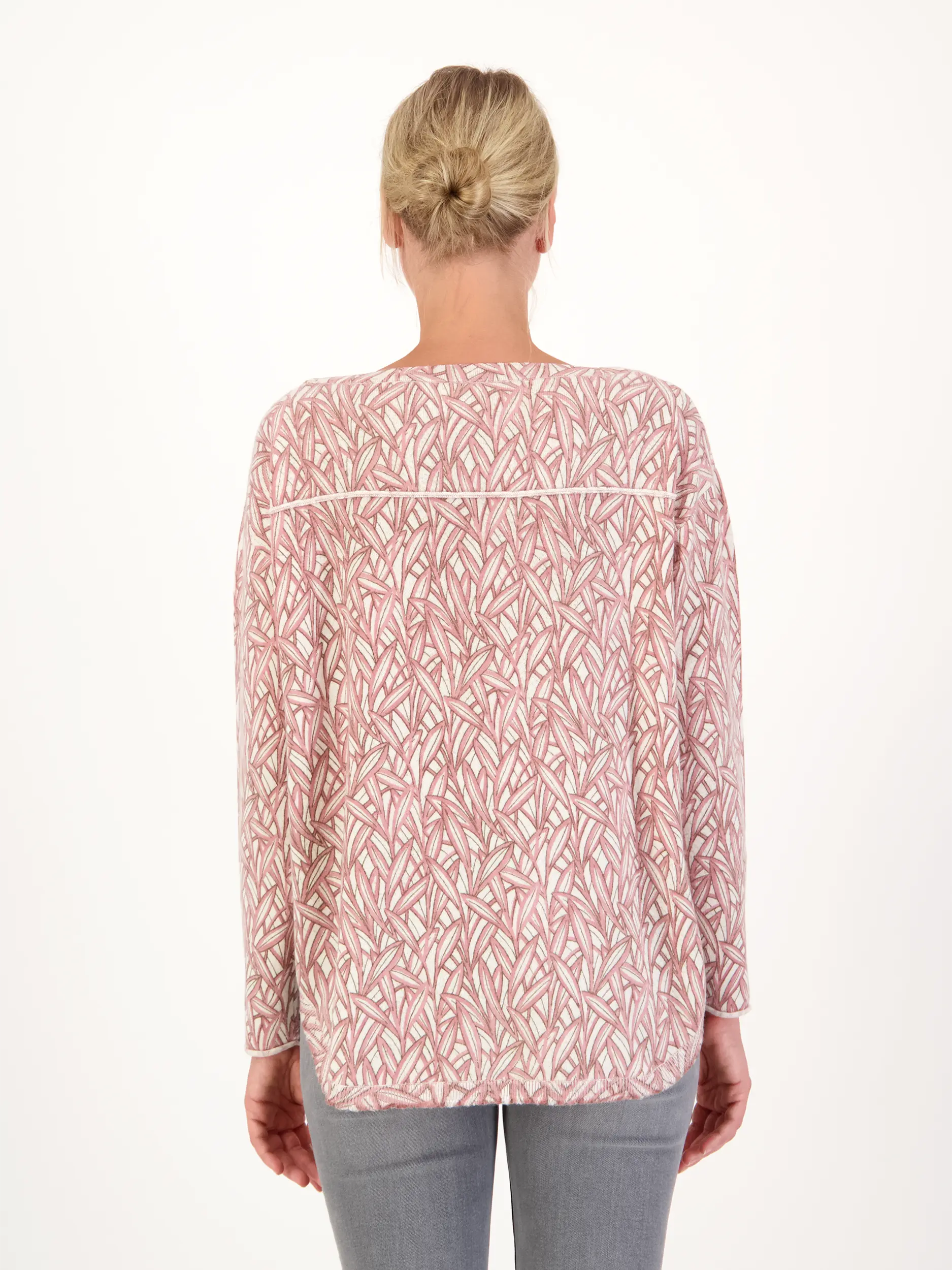 Gemusterter Pullover aus Kaschmir langarm - Artikel Rückseite getragen von einem Modell - Farbe: Rosa&Pink