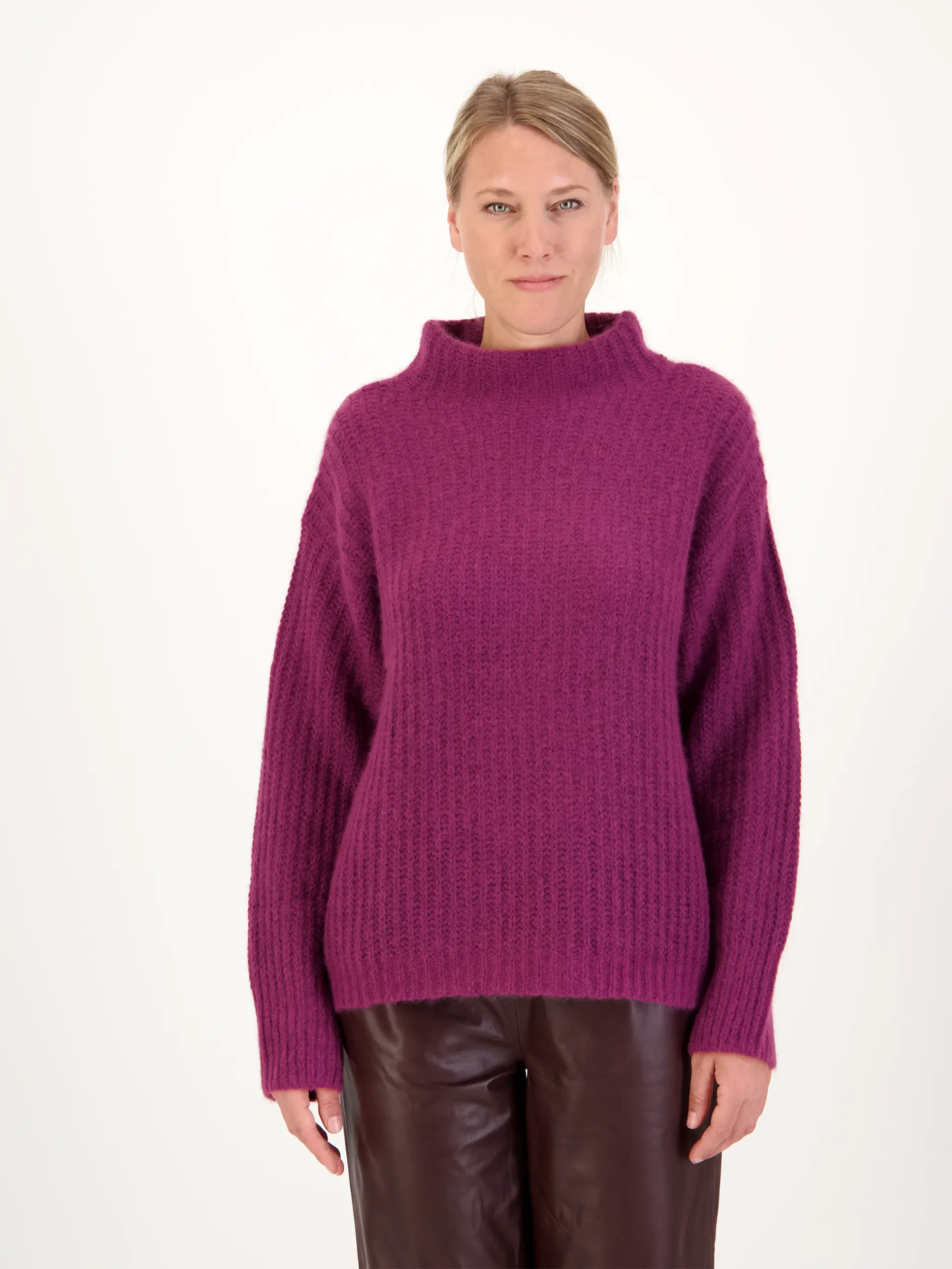 Pullover aus Kaschmir langarm - Artikel Vorderseite getragen von einem Modell - Farbe: Rot