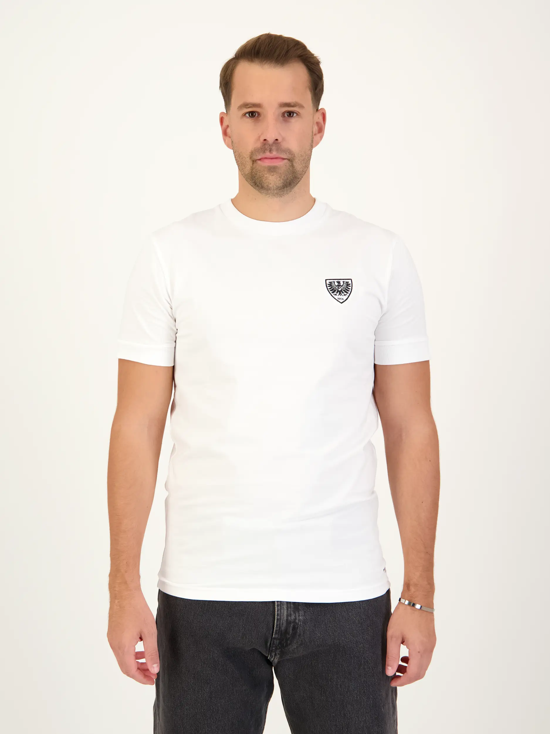 Preußen Münster T-Shirt 'Anton' - Artikel Vorderseite getragen von einem Modell - Farbe: Weiß