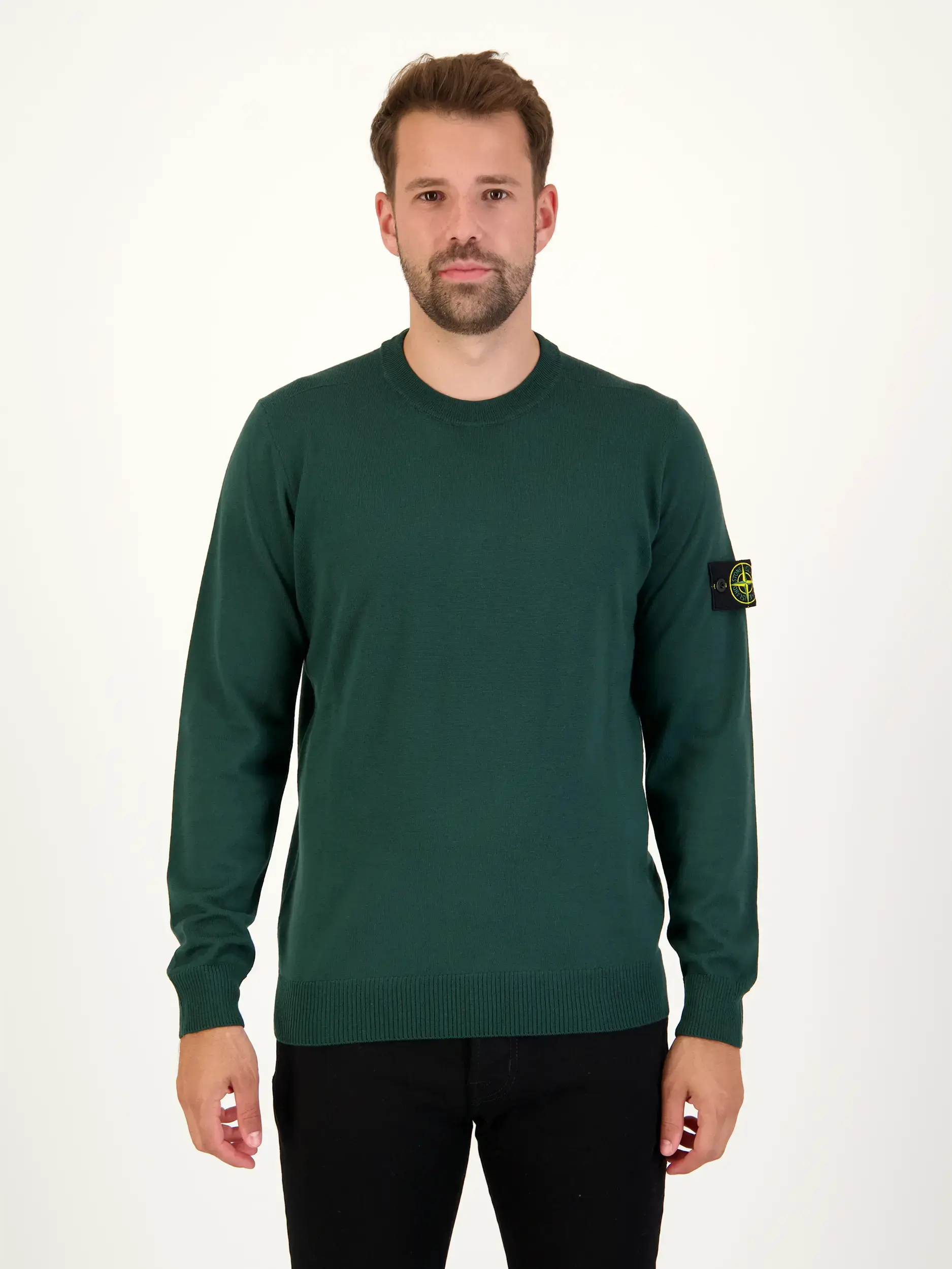 Pullover aus Schurwolle langarm - Artikel Vorderseite getragen von einem Modell - Farbe: Grün