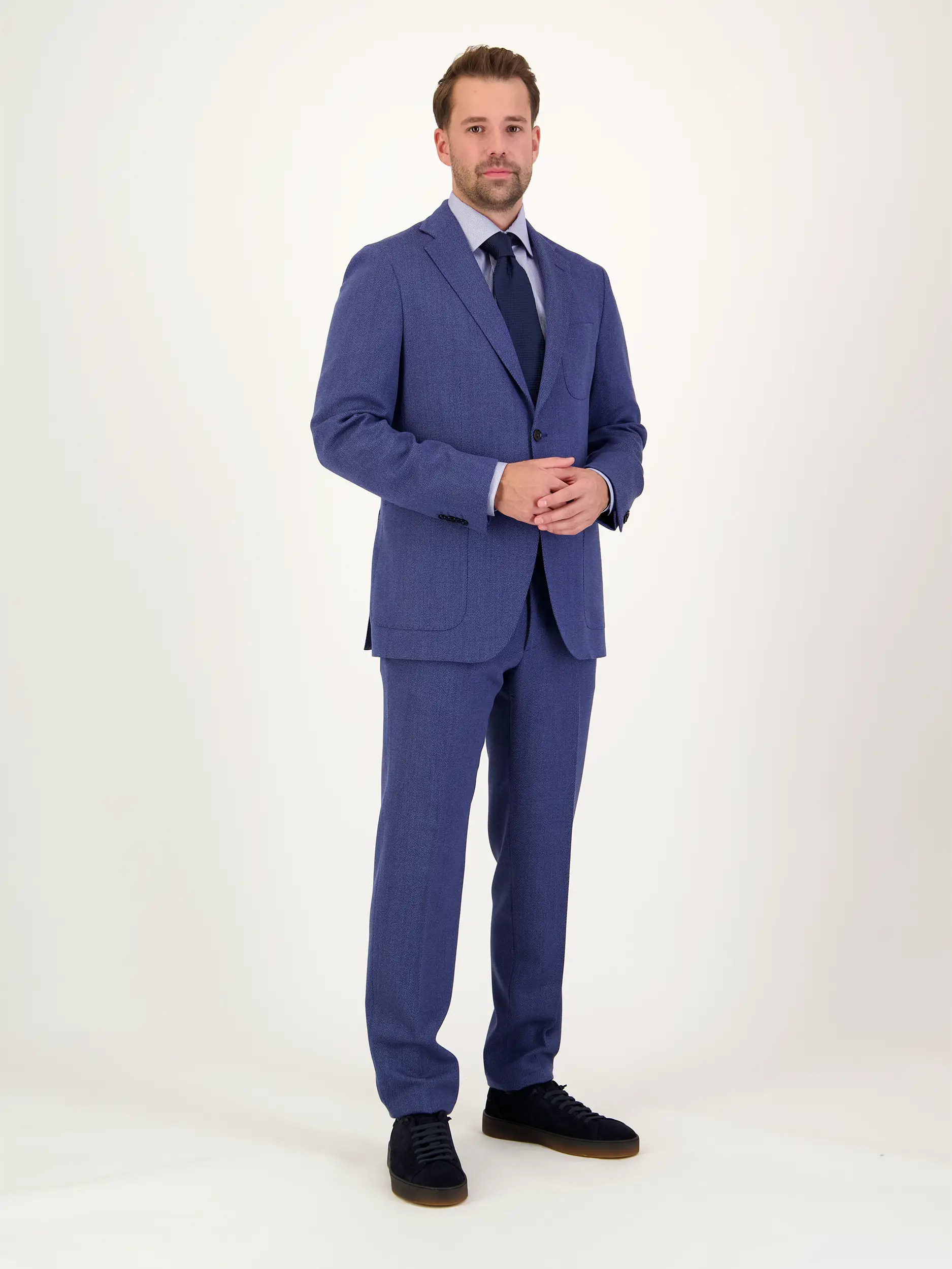 Anzug 'Kenion' aus Wolle - Artikel Teil eines Outfits getragen von einem Modell - Farbe: Blau