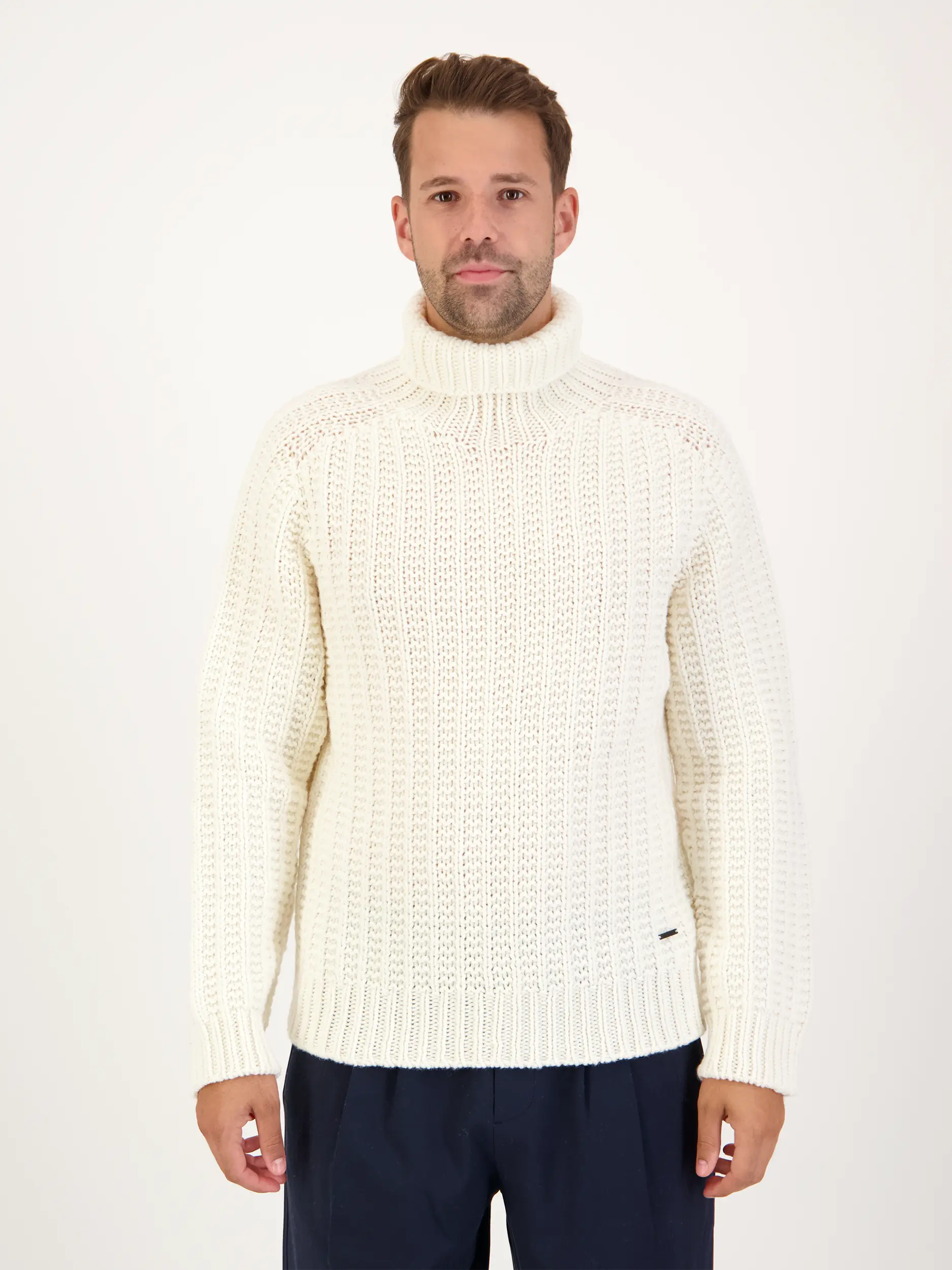 Rollkragenpullover 'Finar' aus Woll-Mix langarm - Artikel Vorderseite getragen von einem Modell - Farbe: Creme