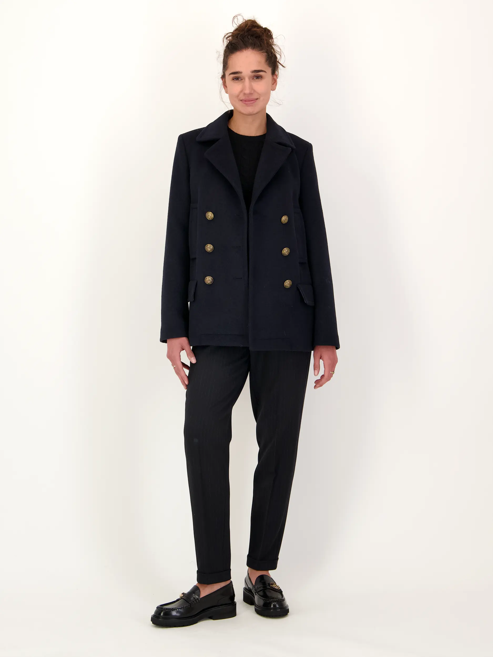 Cabanjacke aus Woll-Mix - Artikel Teil eines Outfits getragen von einem Modell - Farbe: Blau