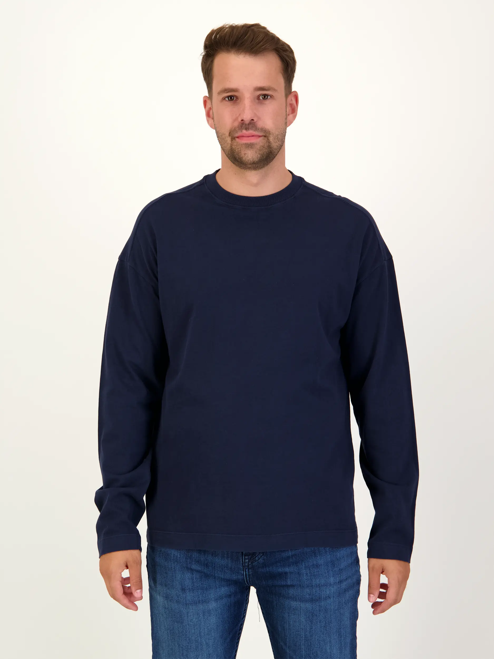 Langarmshirt 'Marrio' - Artikel Vorderseite getragen von einem Modell - Farbe: Blau