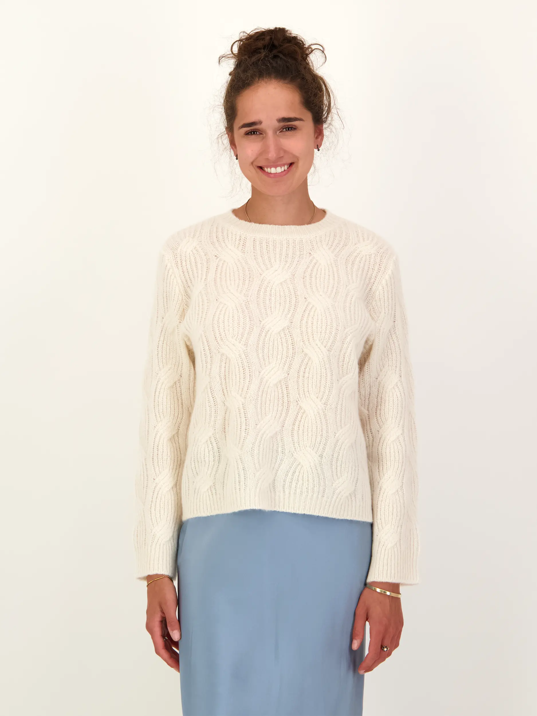 Pullover 'Glamis' aus Kaschmir langarm - Artikel Vorderseite getragen von einem Modell