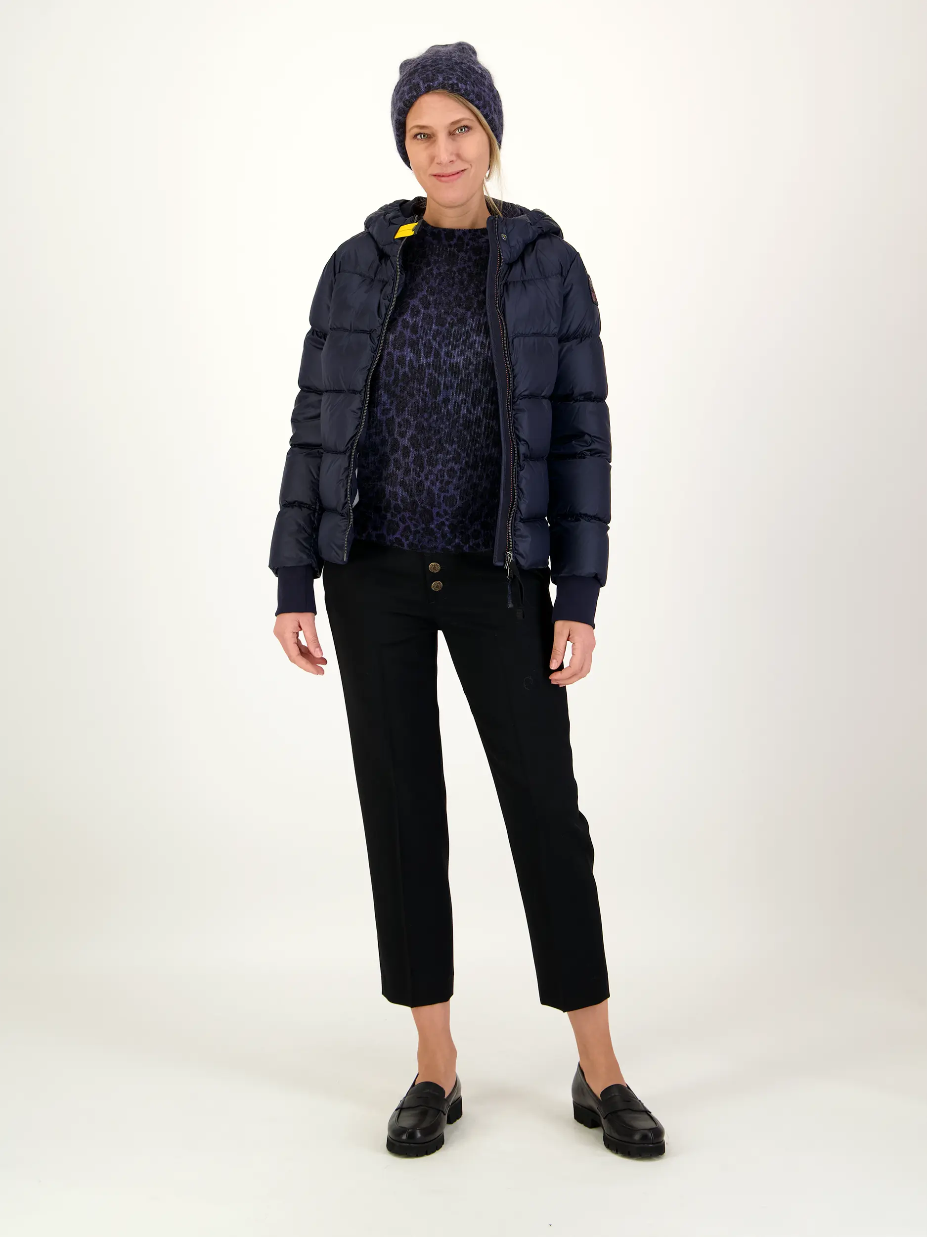 Pullover 'Kira' aus Woll-Mix langarm - Artikel Teil eines Outfits getragen von einem Modell - Farbe: Blau