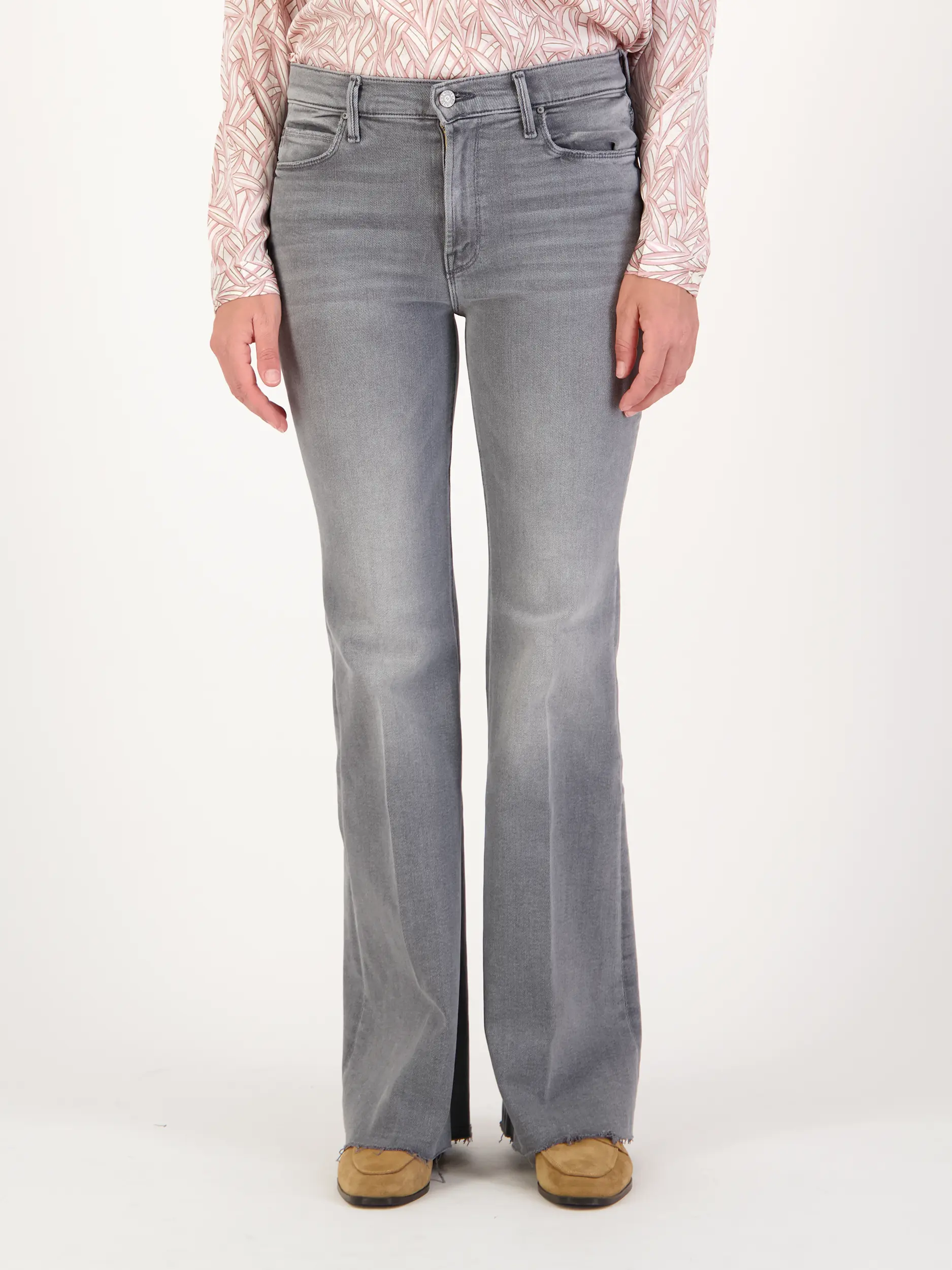 Mid Rise Flared Leg Jeans 'The Doozy Sneak' - Artikel Vorderseite getragen von einem Modell - Farbe: Grau
