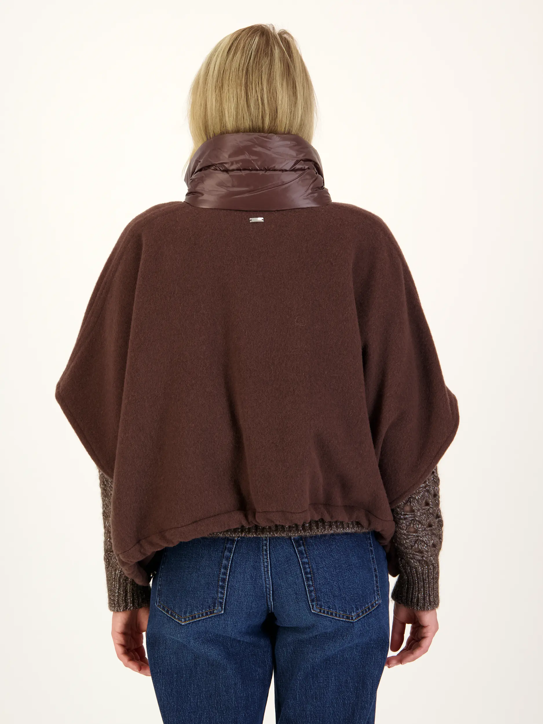 Wolljacke kurzarm - Artikel Rückseite getragen von einem Modell