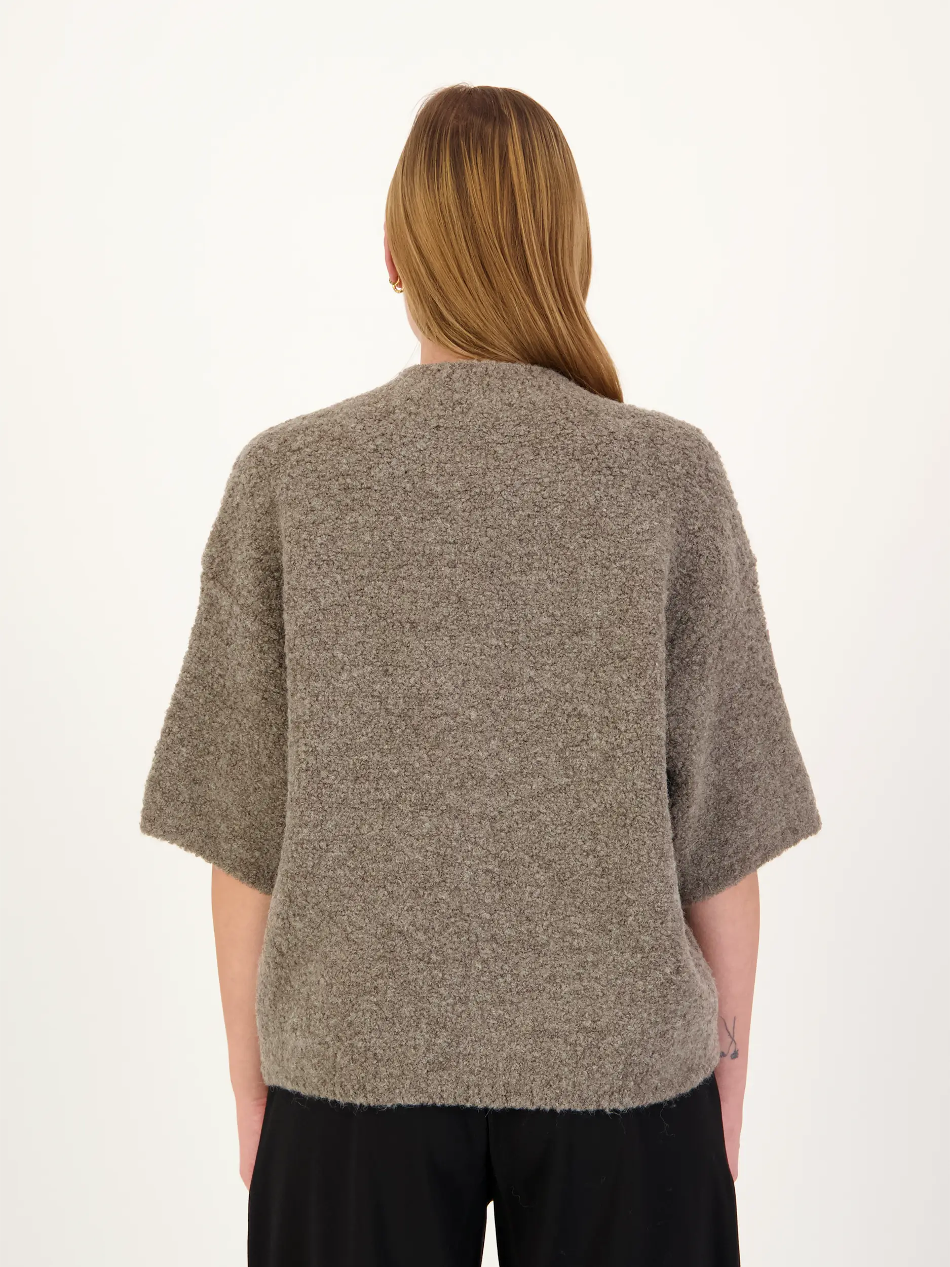 Pullover aus Woll-Mix 3/4 Arm - Artikel Rückseite getragen von einem Modell - Farbe: Braun