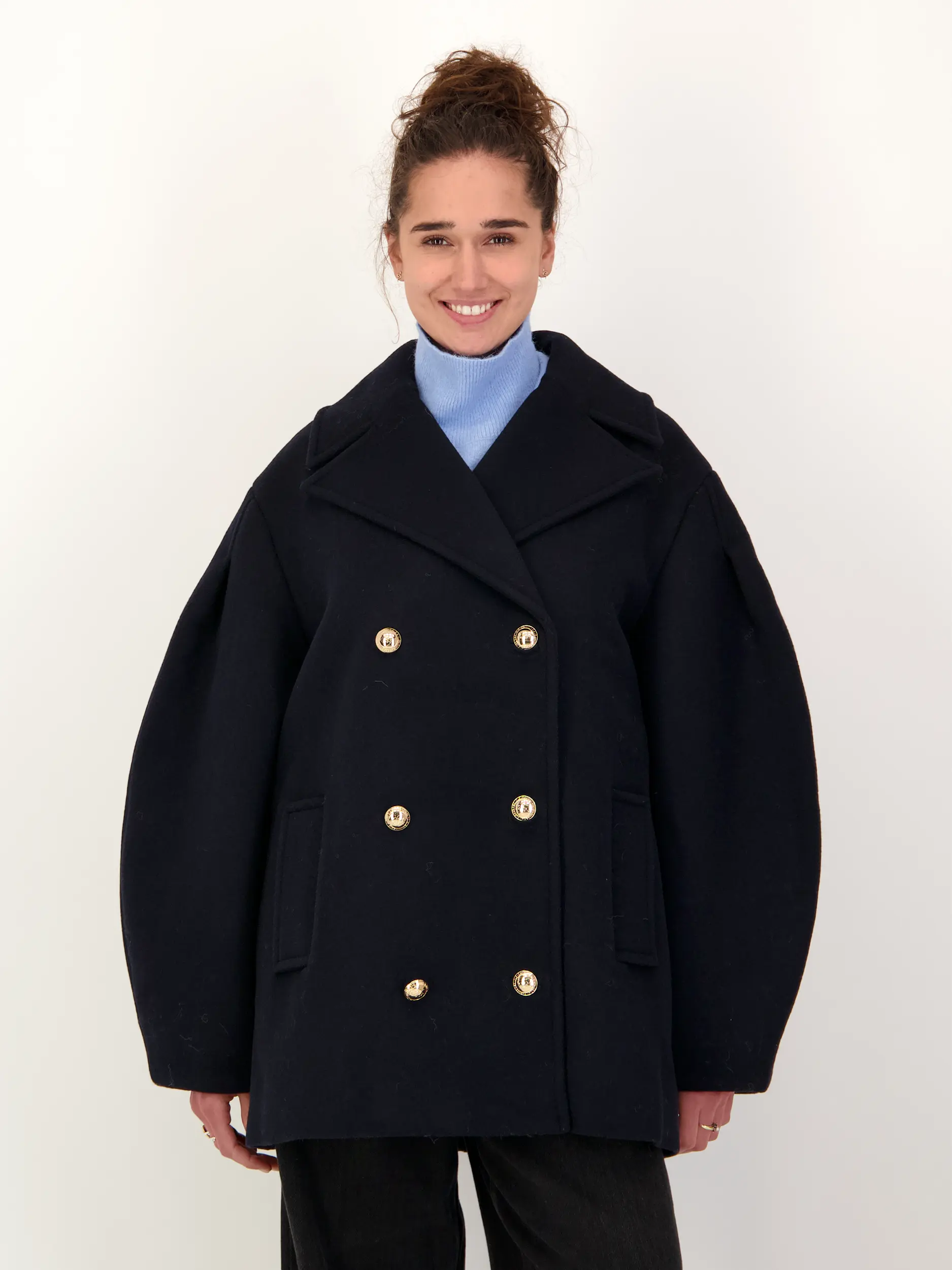 Cabanjacke aus Wolle - Artikel Vorderseite getragen von einem Modell - Farbe: Blau