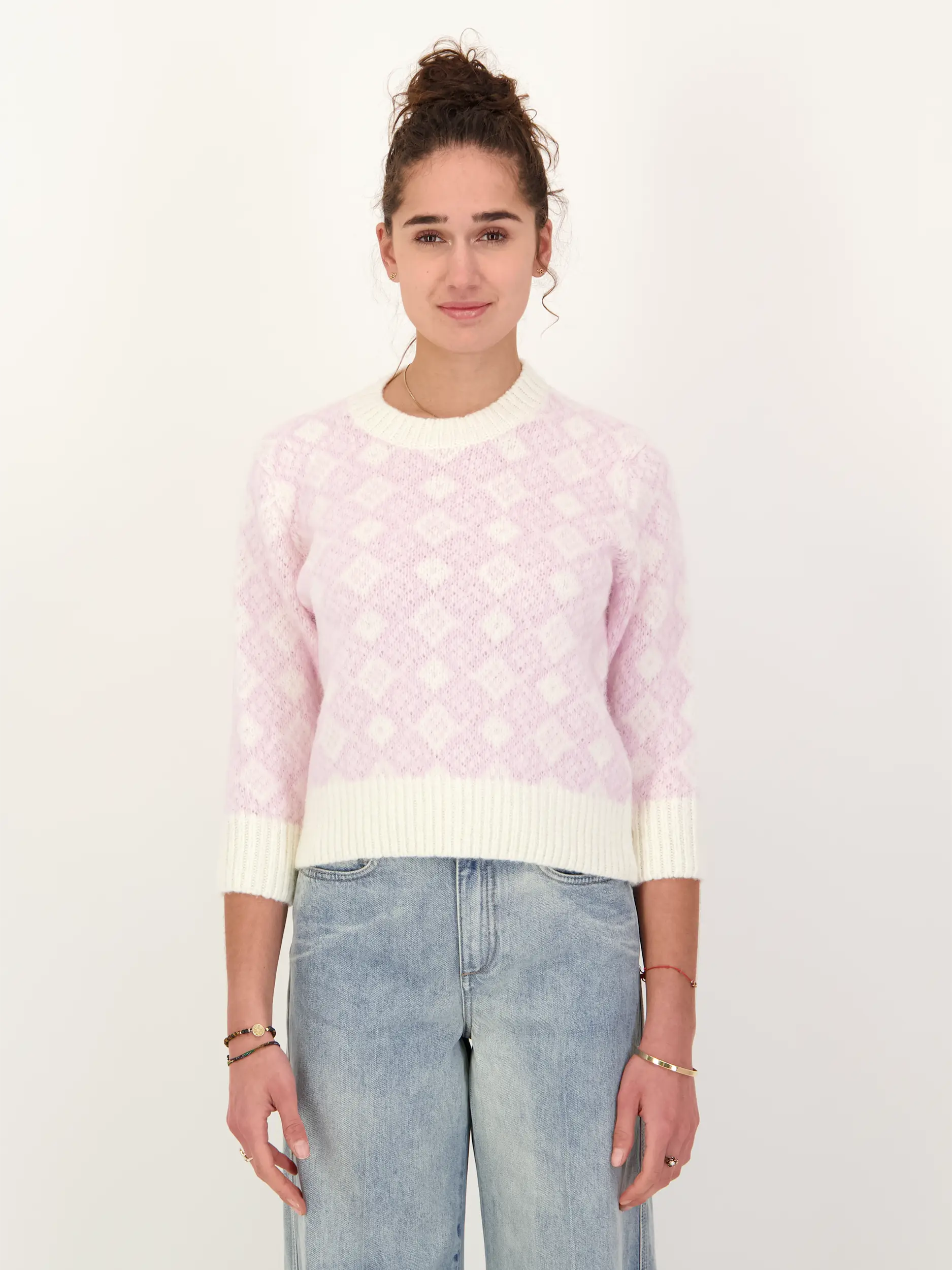 Gemusterter Pullover 'Soft Graphics' aus Woll-Mix 3/4 Arm - Artikel Vorderseite getragen von einem Modell - Farbe: Rosa&Pink