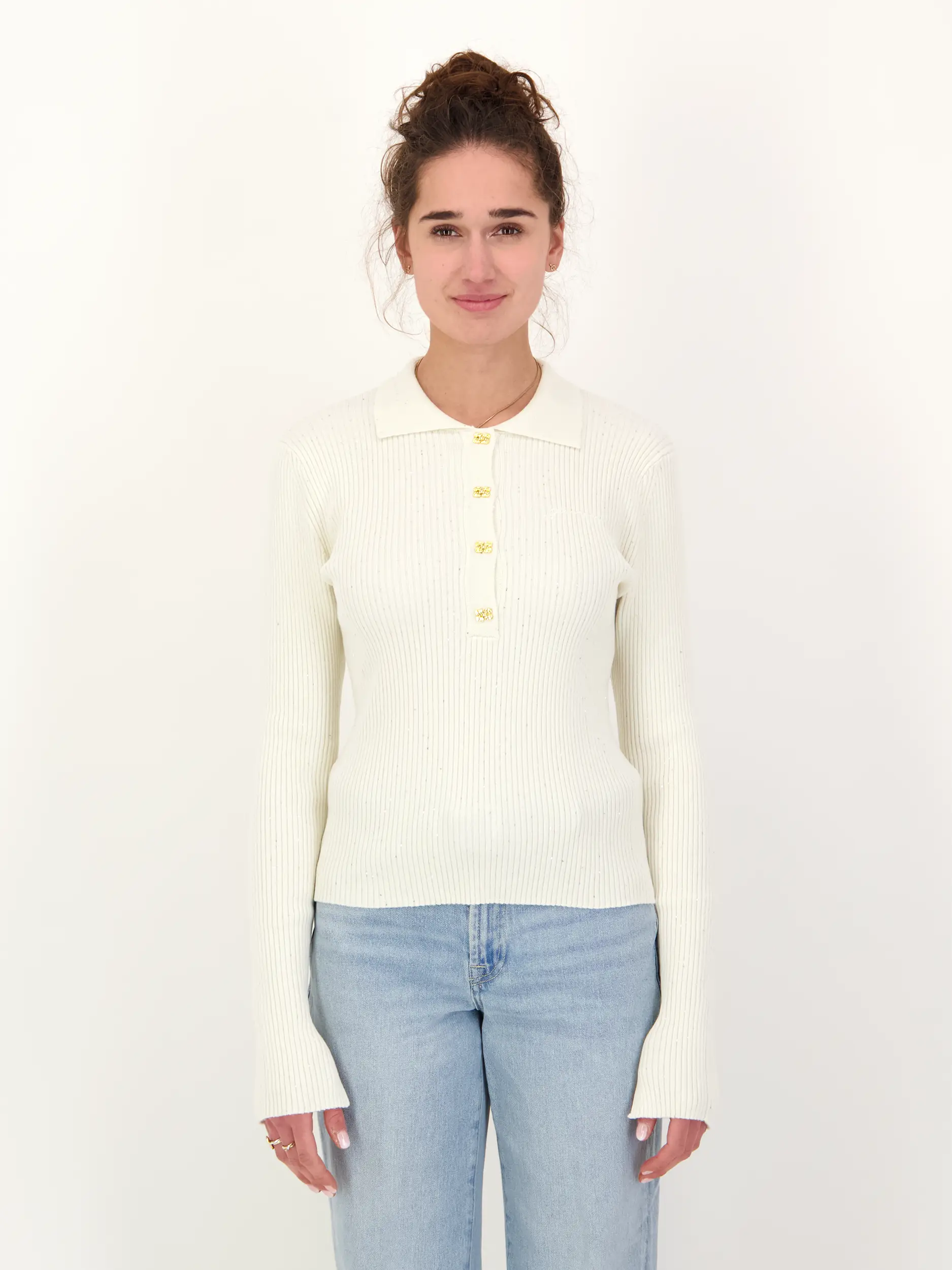 Strickpolo - Artikel Vorderseite getragen von einem Modell - Farbe: Creme