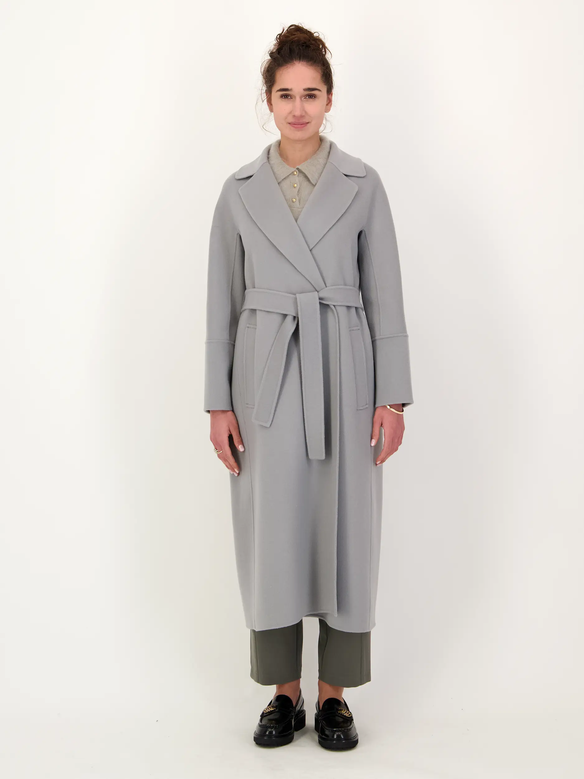 Mantel 'Melisa' - Artikel Vorderseite getragen von einem Modell - Farbe: Grau