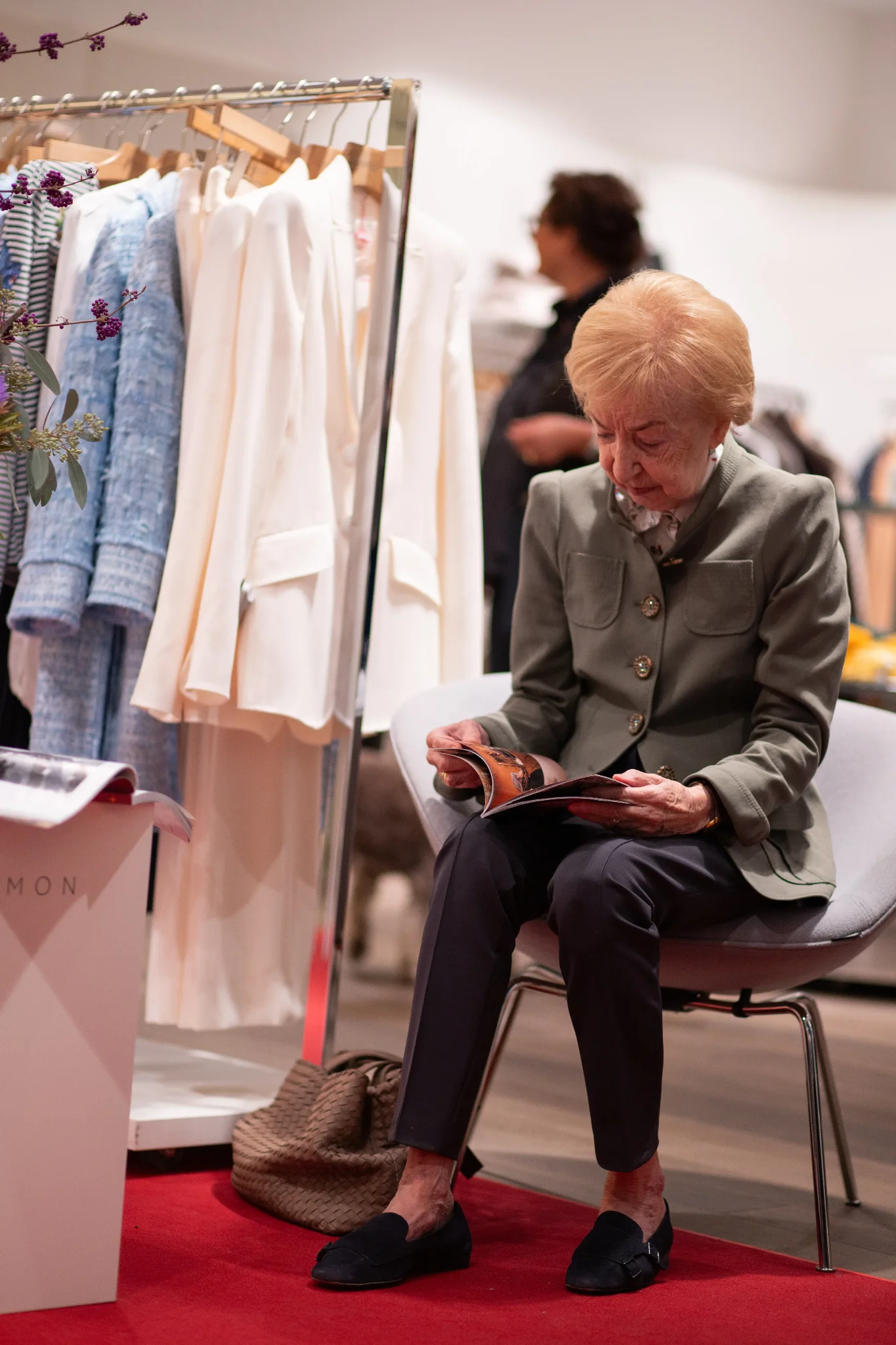 Gespräch zwischen Gästen beim Maison-Common-Pop-up