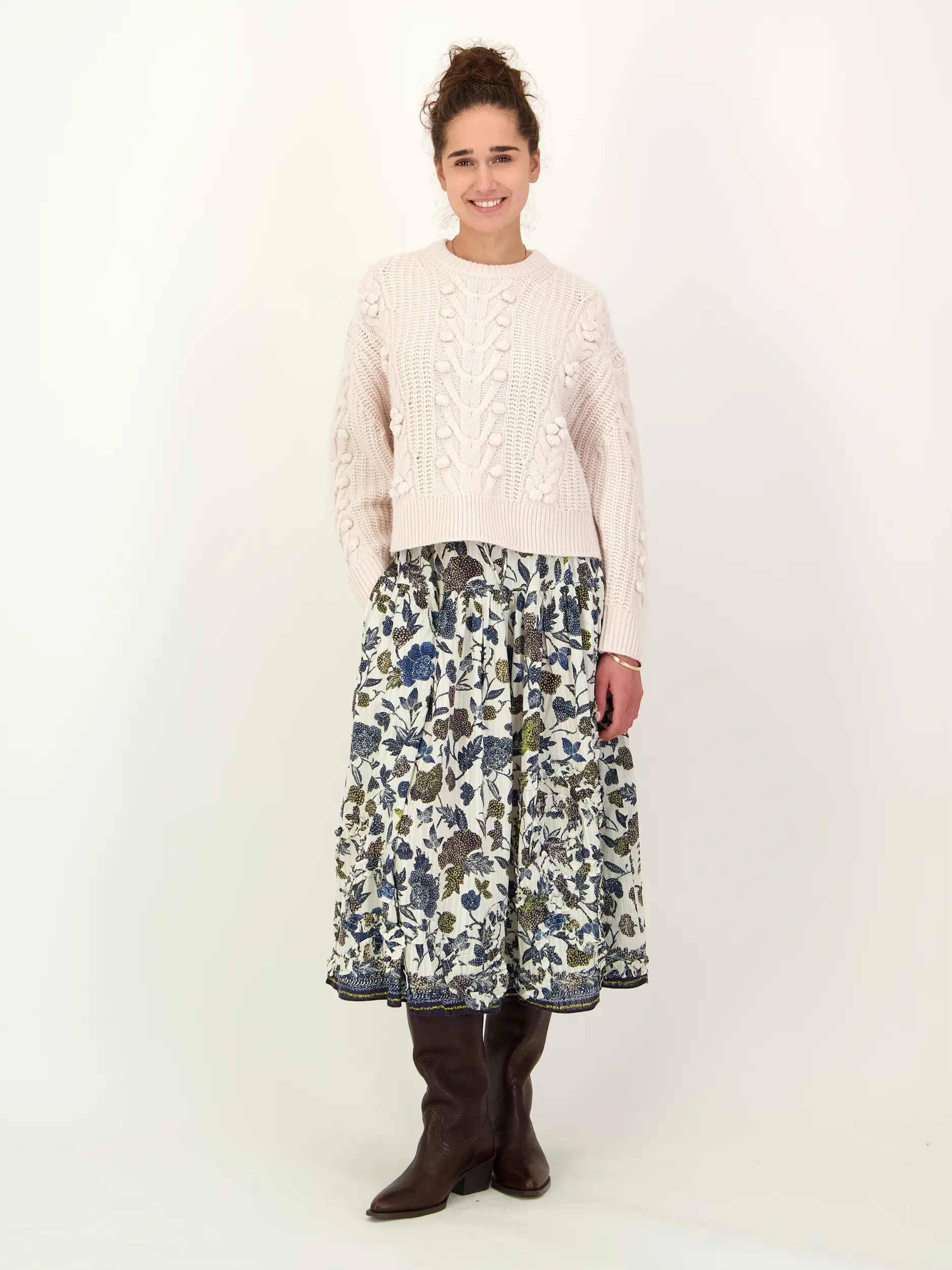 Pullover 'Indra' aus Wolle langarm - Artikel Teil eines Outfits getragen von einem Modell - Farbe: Creme