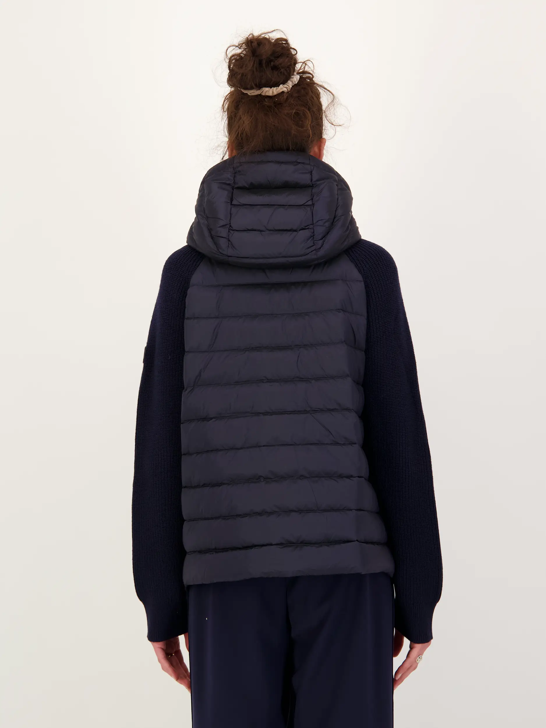 Wolljacke 'Pamy-D' - Artikel Rückseite getragen von einem Modell - Farbe: Blau