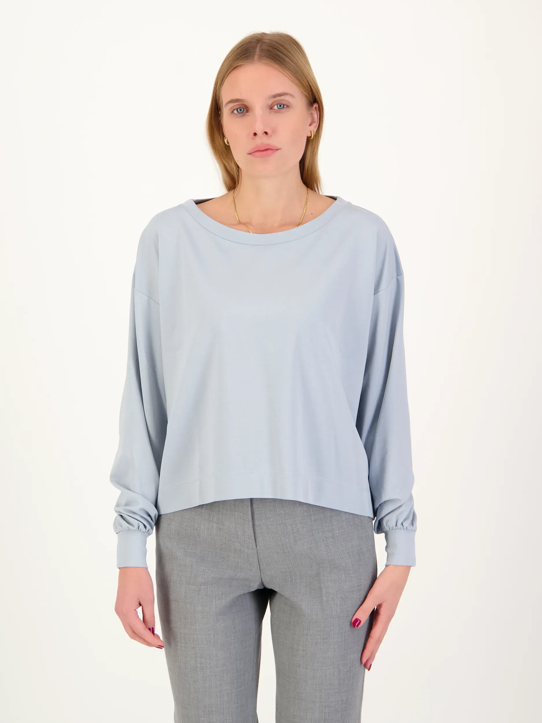 Langarmshirt 'Kelane' - Artikel Vorderseite getragen von einem Modell - Farbe: Blau