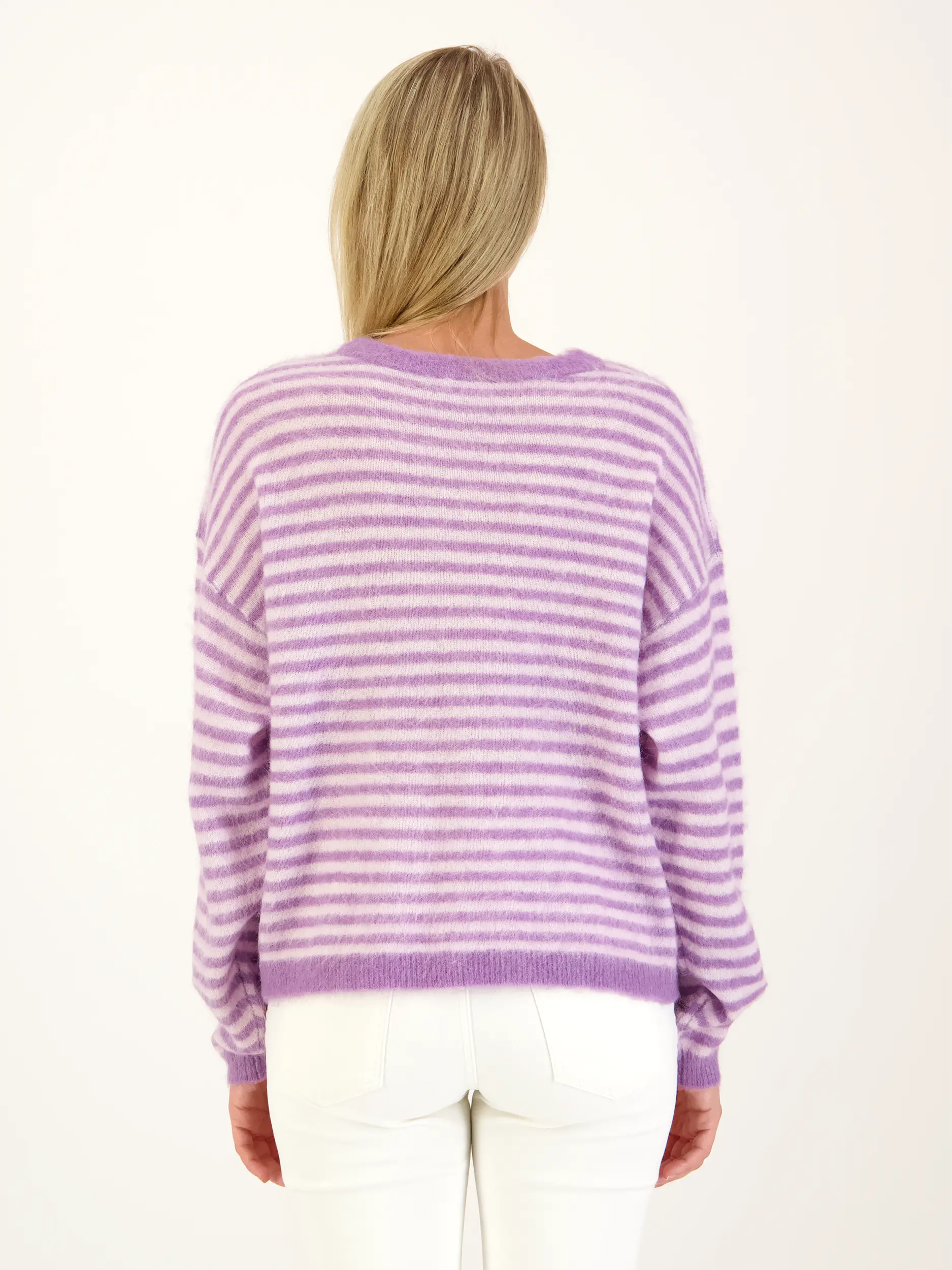 Gestreifter Pullover aus Alpaka-Mix langarm - Artikel Rückseite getragen von einem Modell