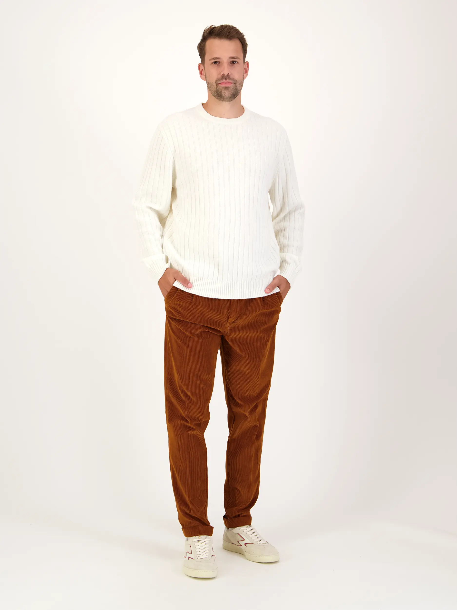 Pullover aus Woll-Mix langarm - Artikel Teil eines Outfits getragen von einem Modell - Farbe: Creme