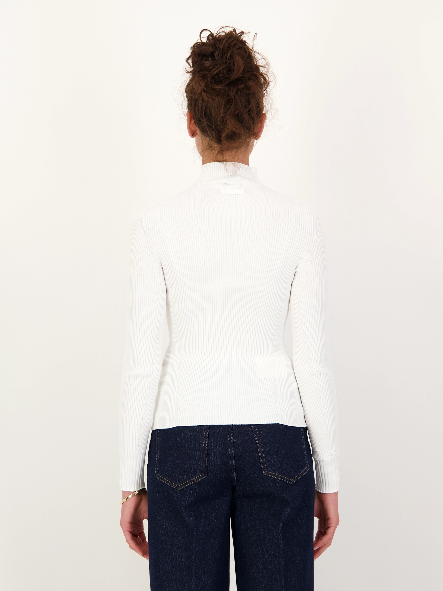 Pullover 'Fiona' langarm - Artikel Rückseite getragen von einem Modell - Farbe: Creme