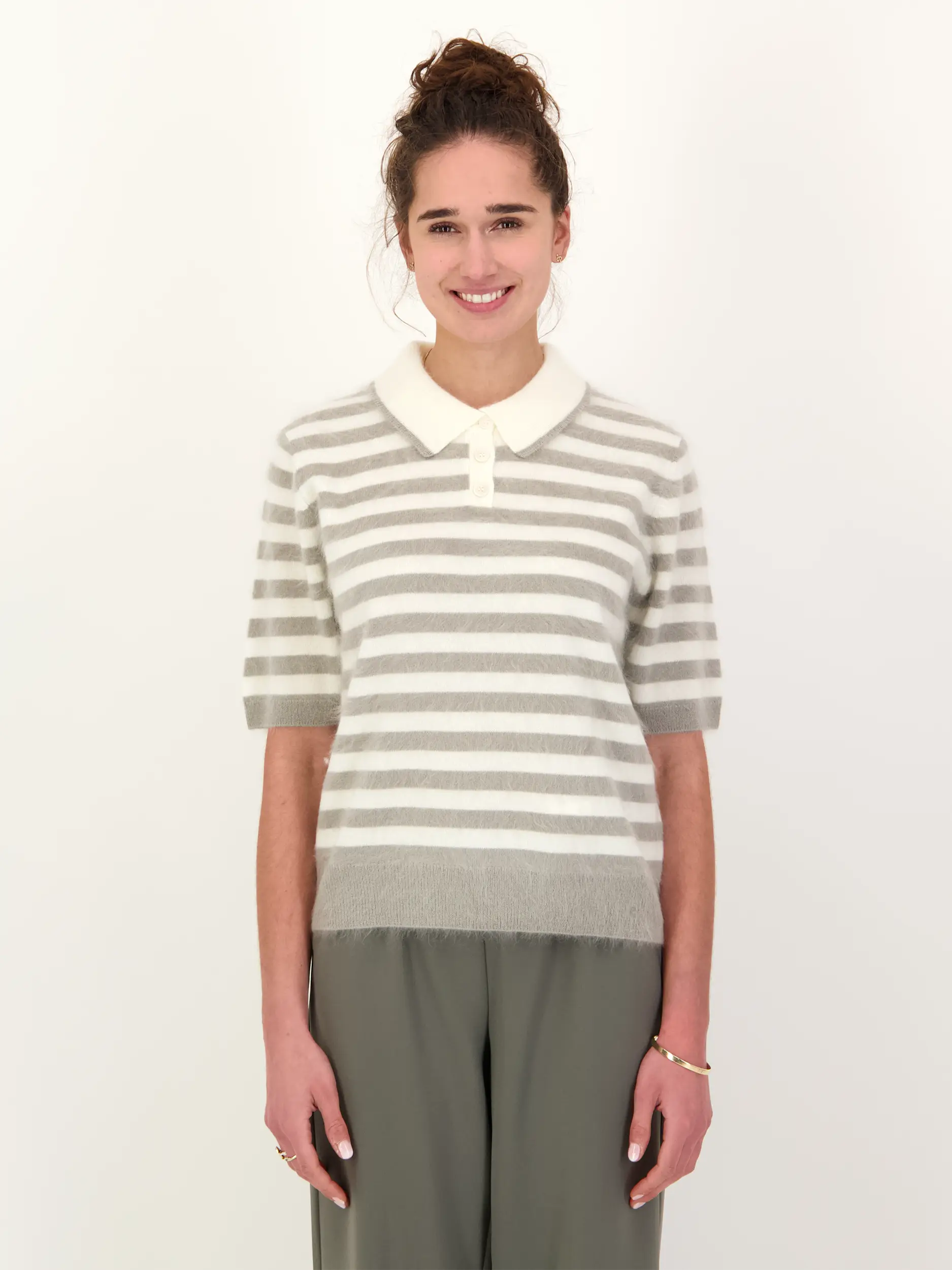 Strickpolo 'Selvastripes' - Artikel Vorderseite getragen von einem Modell - Farbe: Grün