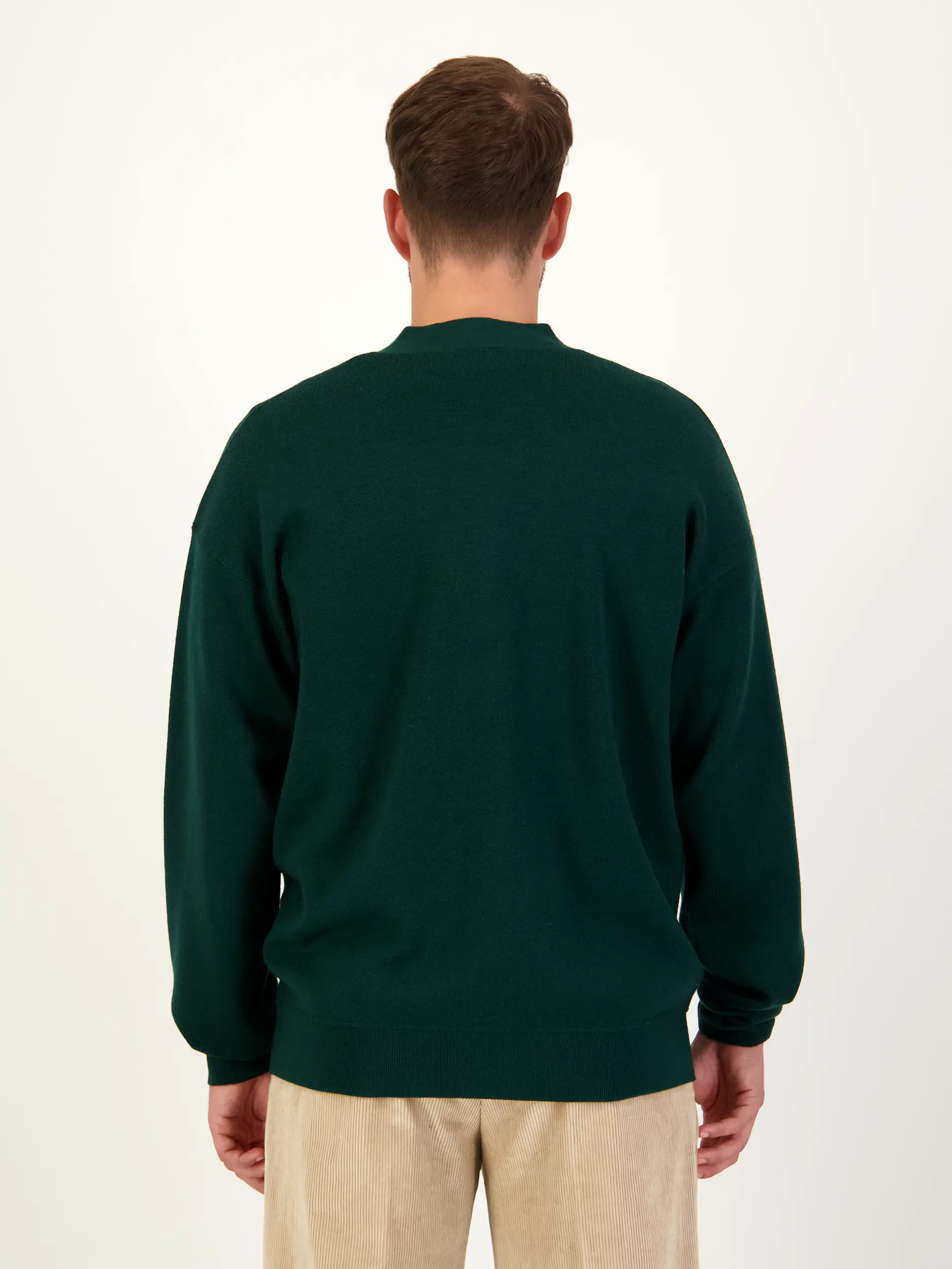 Strickjacke 'Le Cardigan Dròle' aus Wolle - Artikel Rückseite getragen von einem Modell