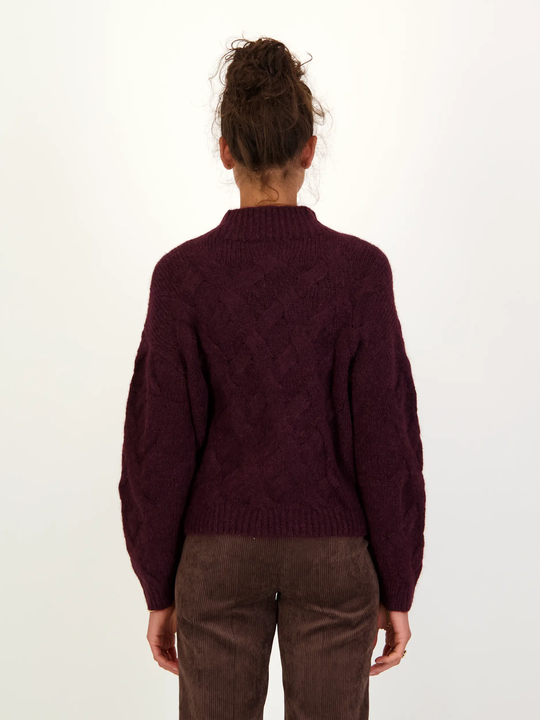 Pullover aus Woll-Mix langarm - Artikel Rückseite getragen von einem Modell - Farbe: Rot