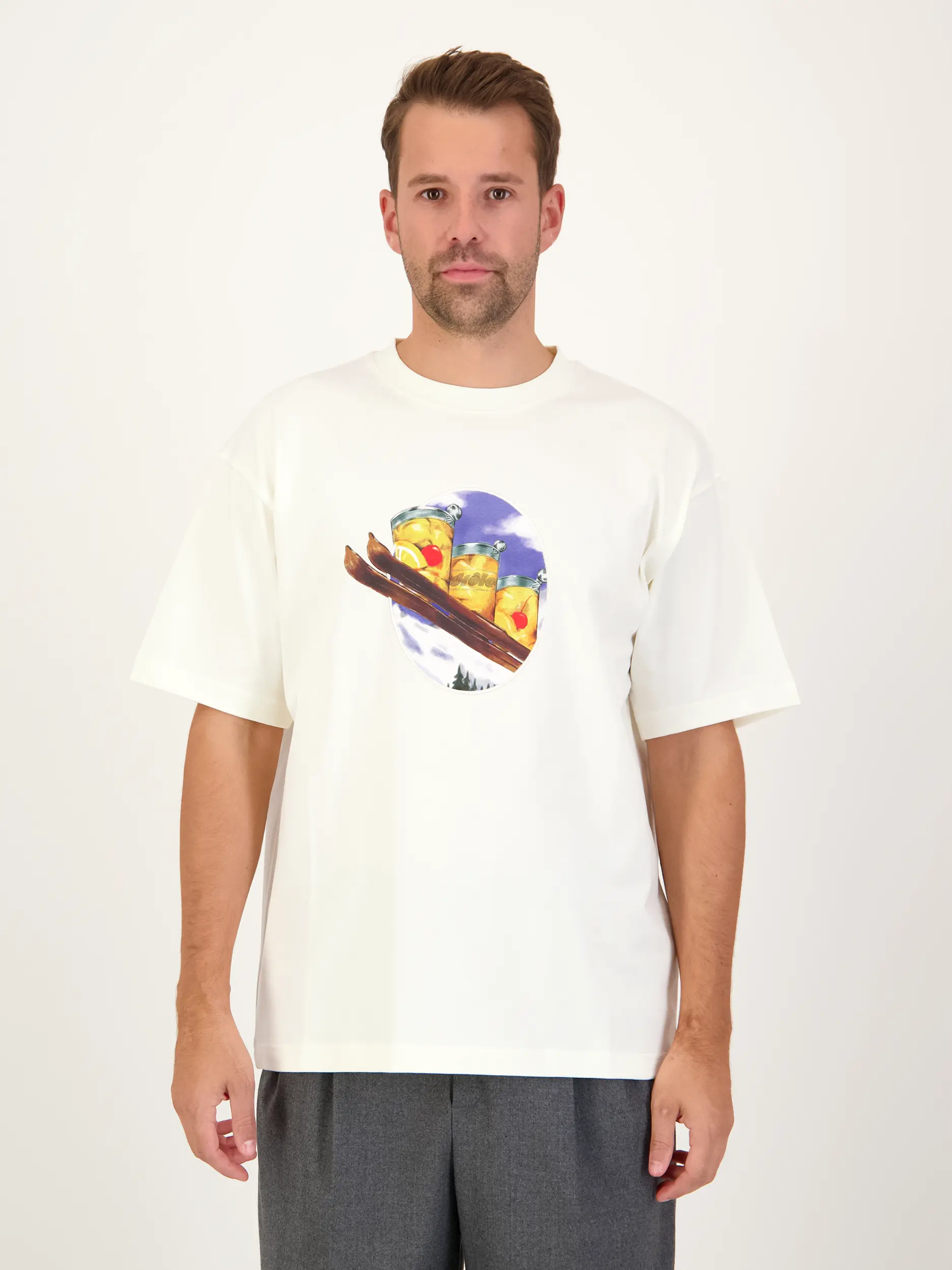 T-Shirt 'Ski' - Artikel Vorderseite getragen von einem Modell - Farbe: Beige