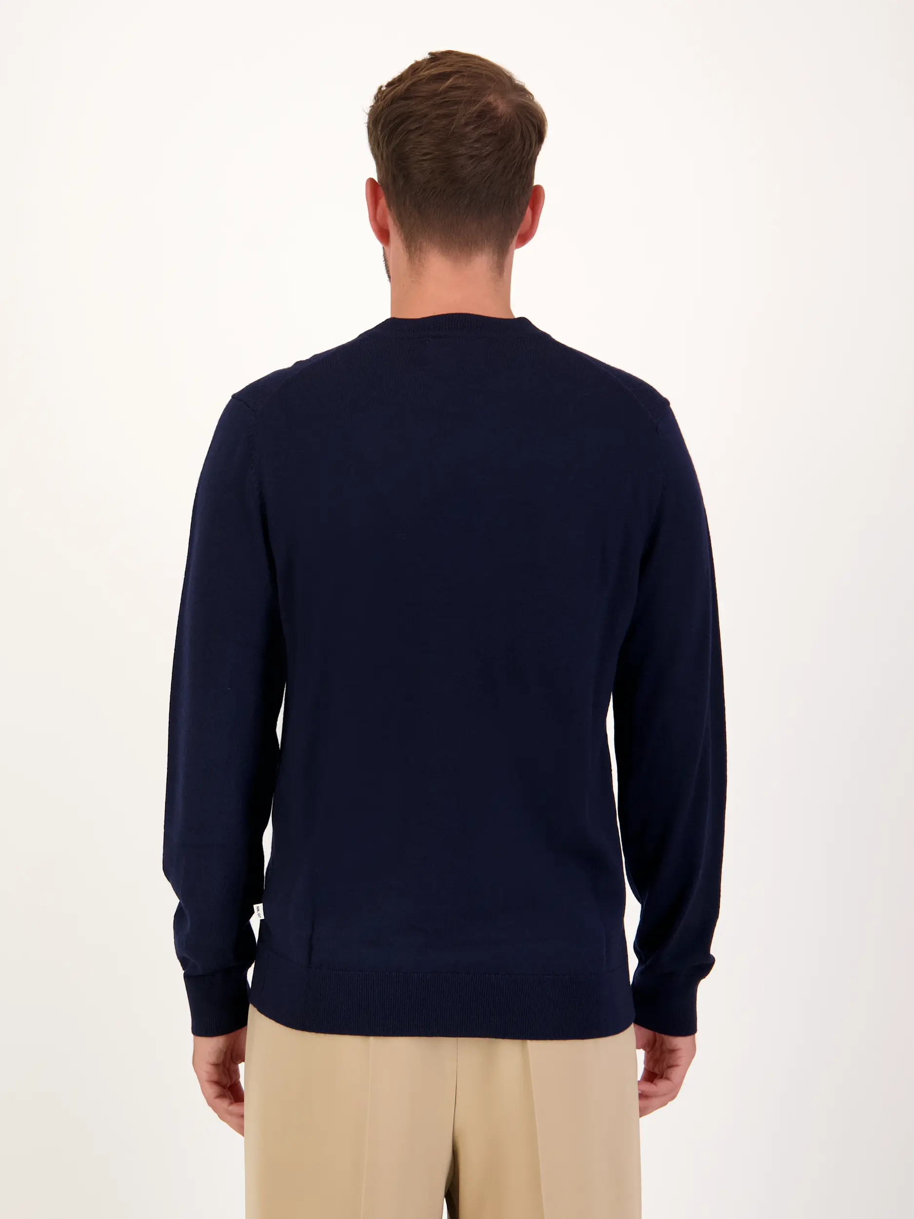 Pullover 'Ted' - Artikel Rückseite getragen von einem Modell - Farbe: Blau
