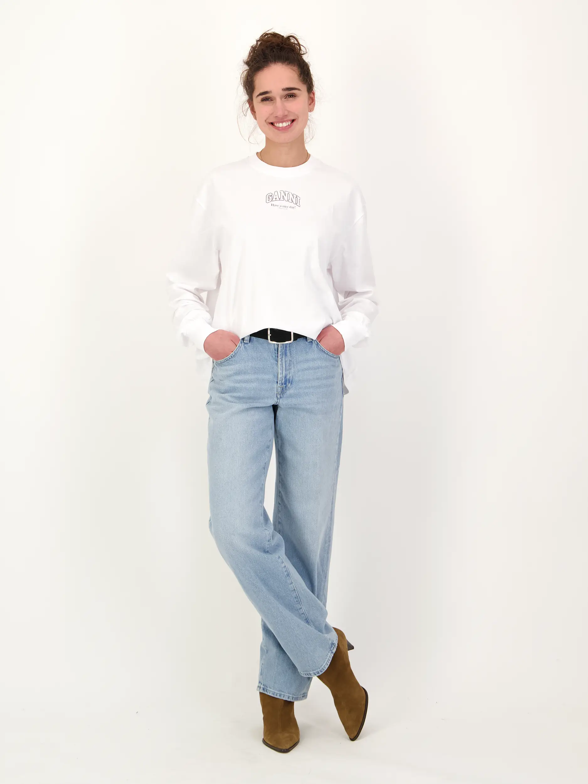 Shirt langarm - Artikel Teil eines Outfits getragen von einem Modell - Farbe: Weiß