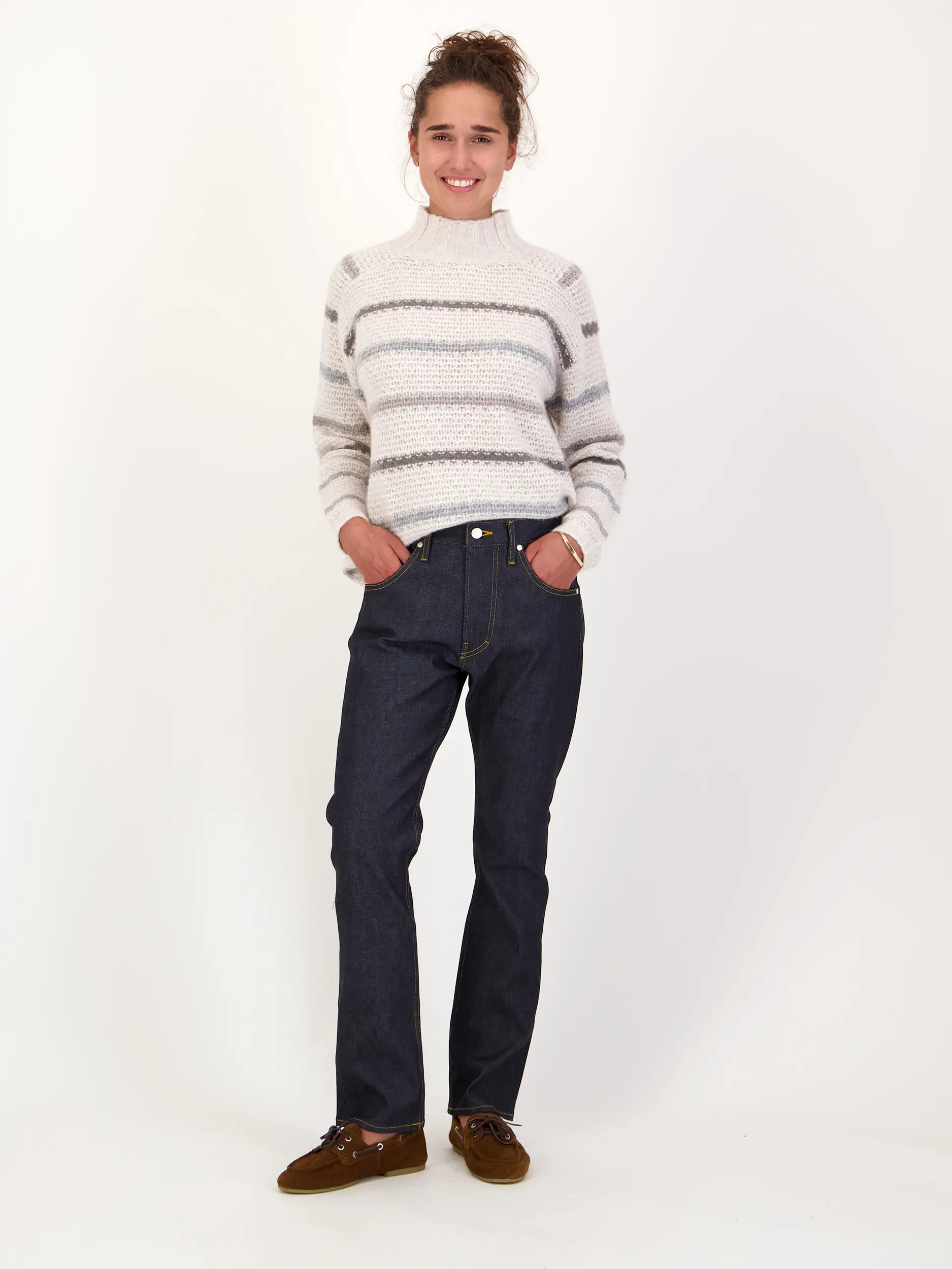 Mid Rise Straight Leg Jeans 'Louis'  - Artikel Teil eines Outfits getragen von einem Modell - Farbe: Blau