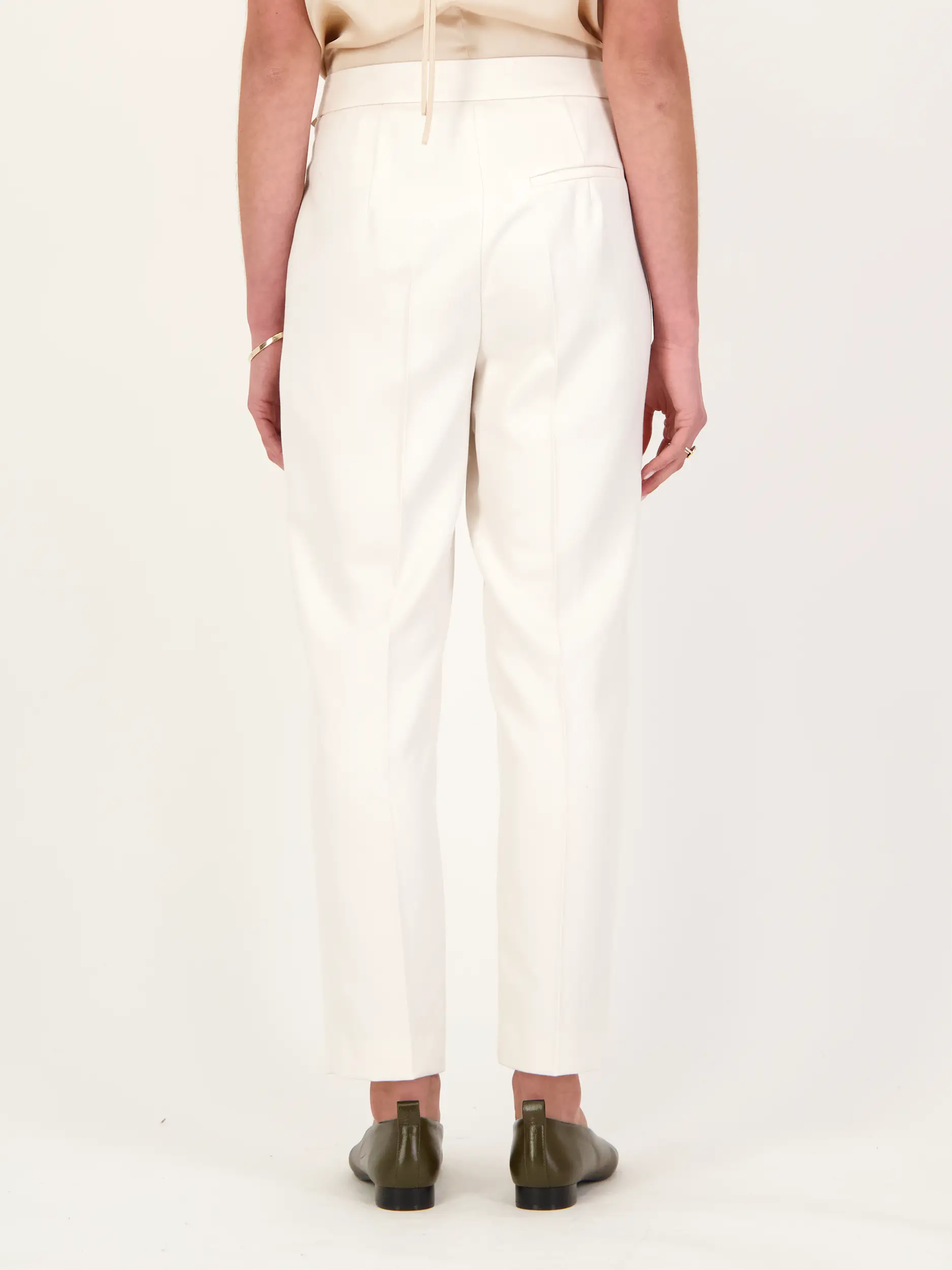 Hose  - Artikel Rückseite getragen von einem Modell - Farbe: Creme