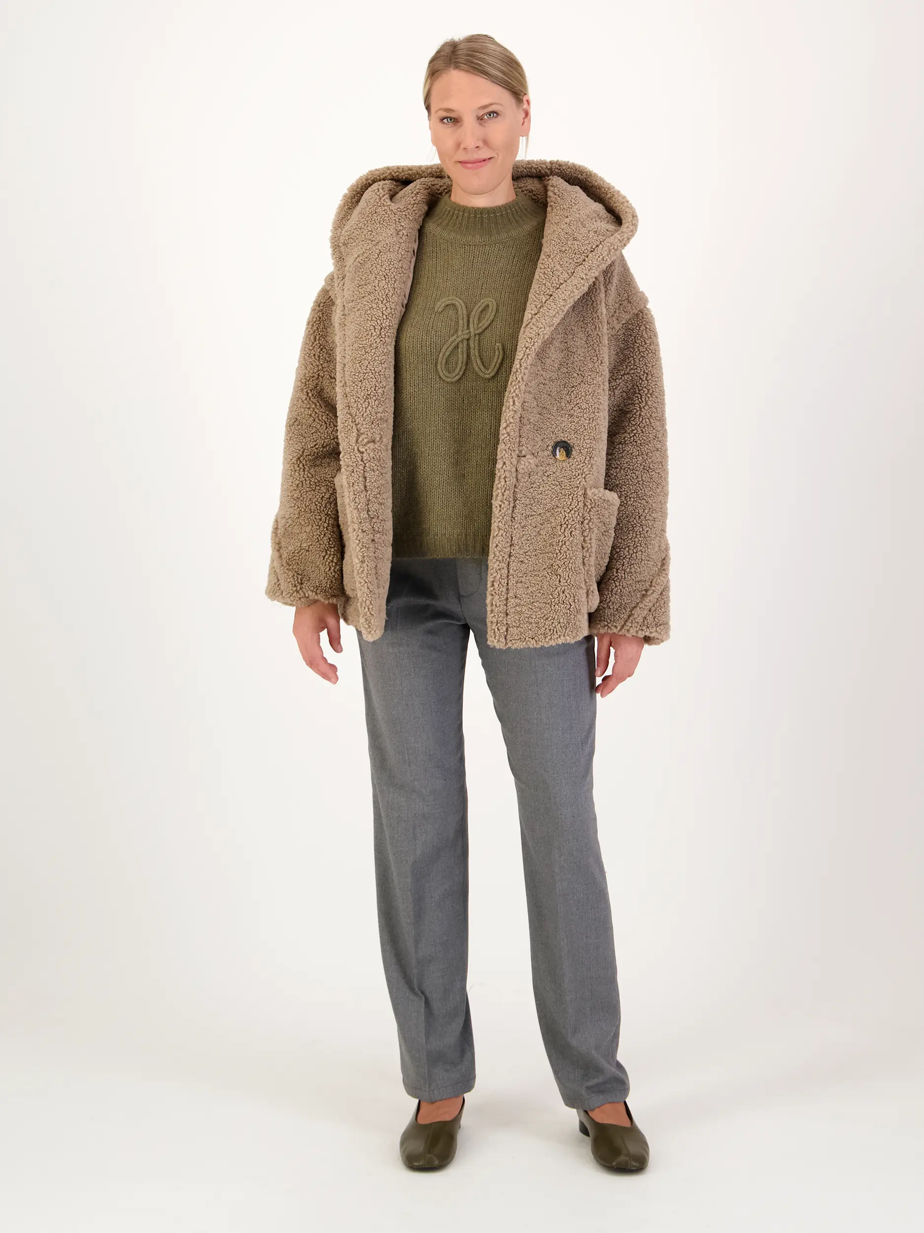 Pullover aus Kaschmir langarm - Artikel Teil eines Outfits getragen von einem Modell - Farbe: Grün