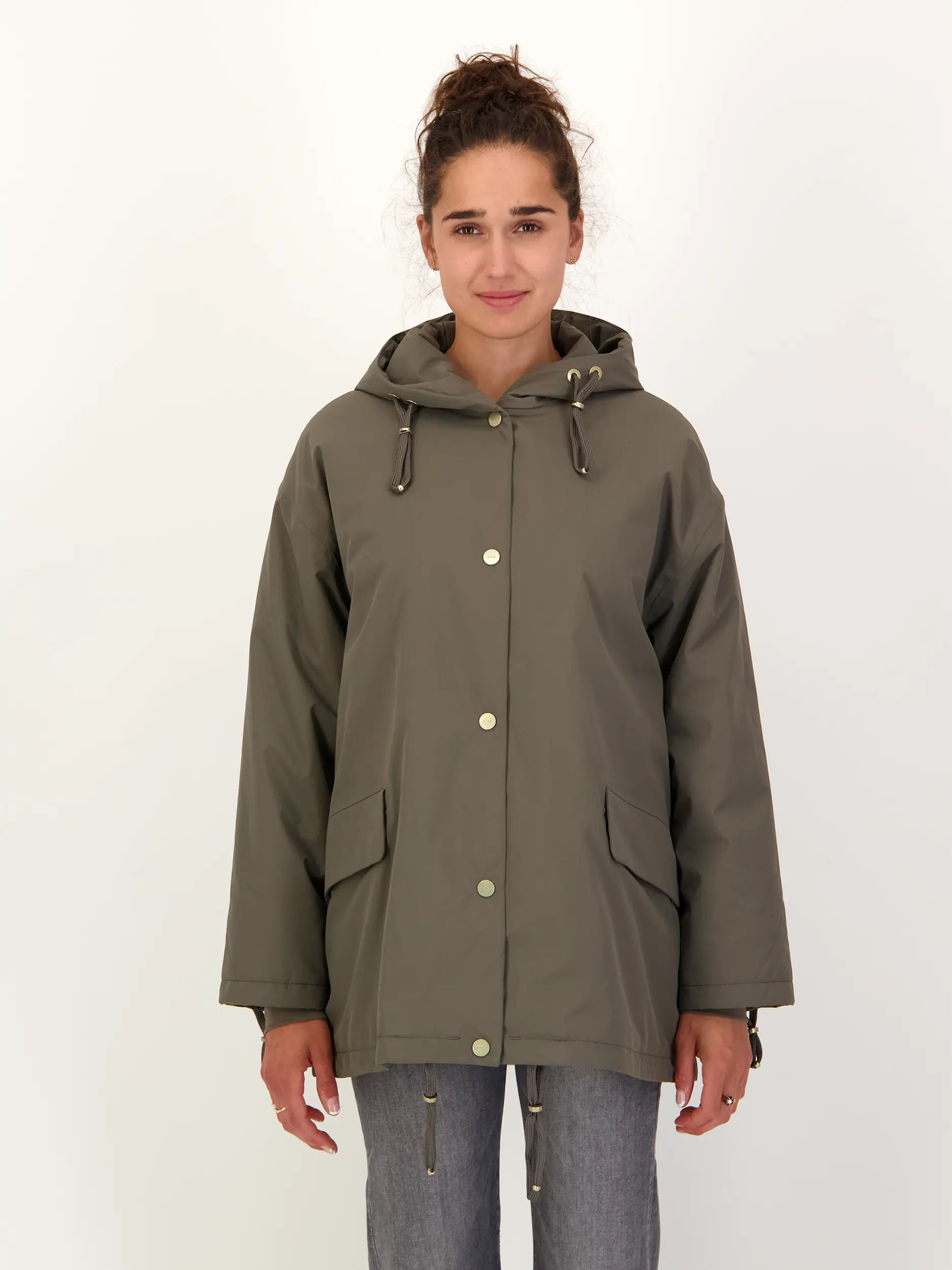 Wasserdichte Jacke 'Ease'  - Artikel Vorderseite getragen von einem Modell - Farbe: Grau
