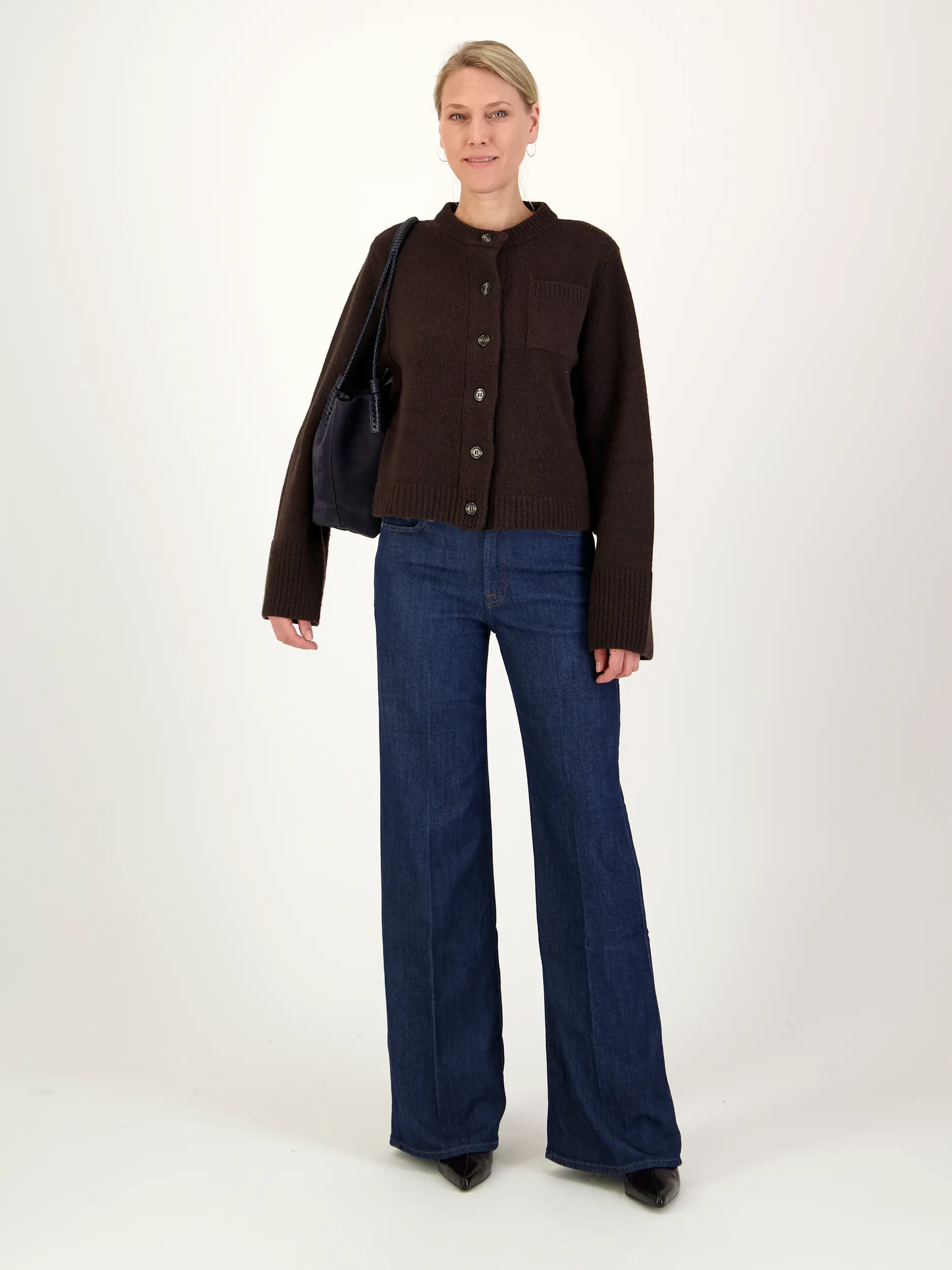 Strickjacke 'Lilly' aus Kaschmir-Mix langarm - Artikel Teil eines Outfits getragen von einem Modell