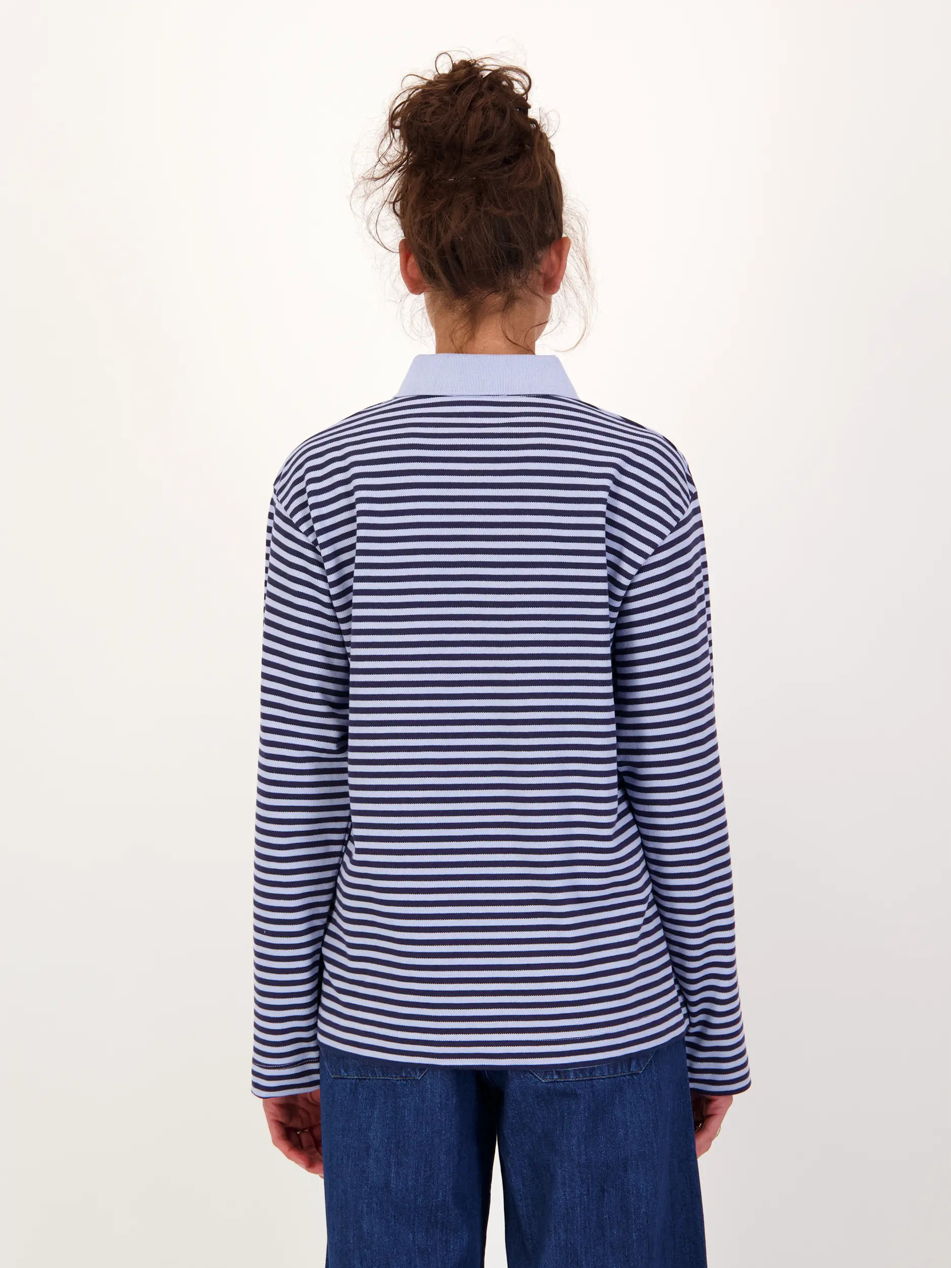 Gestreiftes Poloshirt langarm - Artikel Rückseite getragen von einem Modell - Farbe: Blau