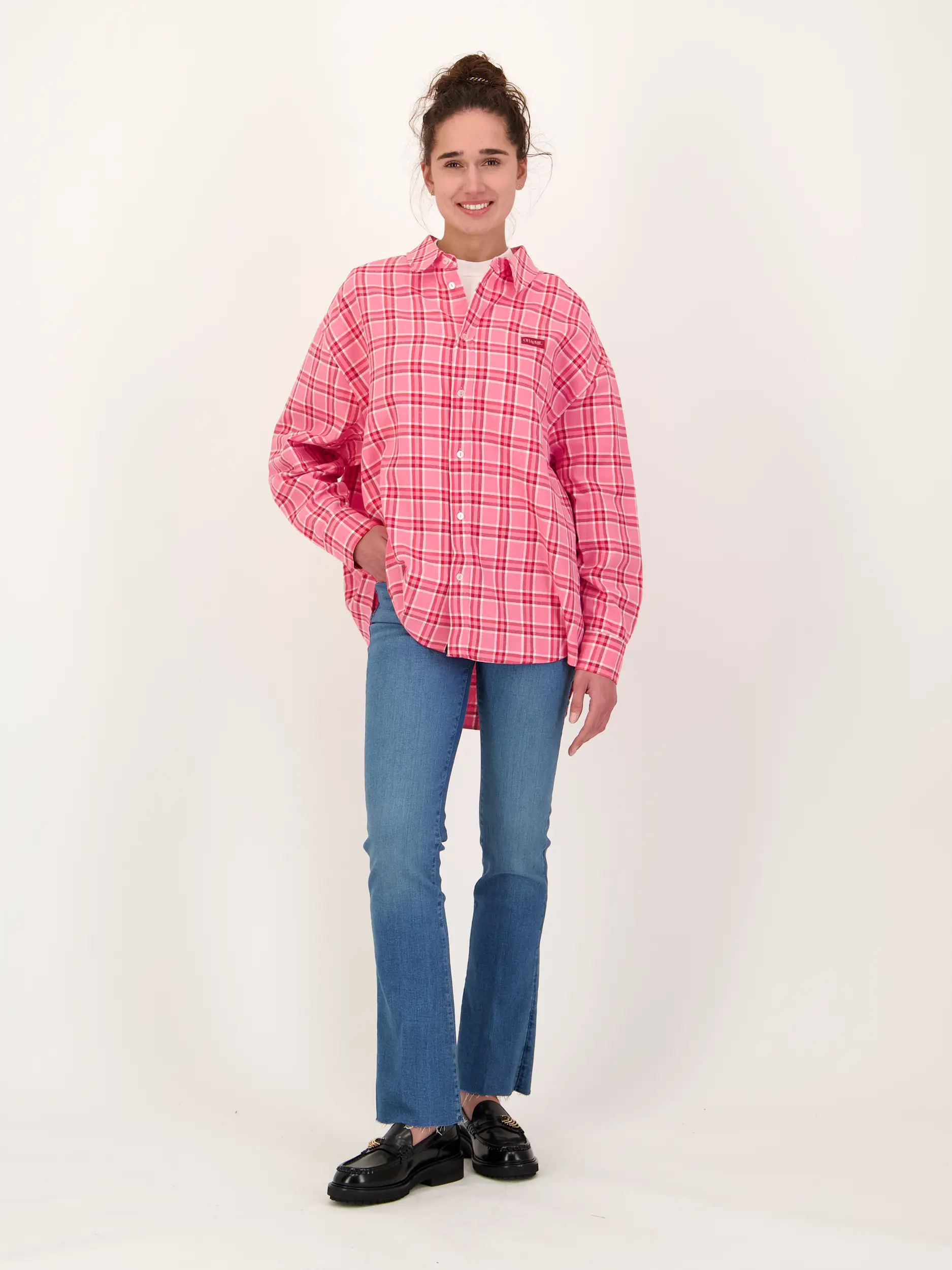 Jeans 'Bootcut' - Artikel Teil eines Outfits getragen von einem Modell - Farbe: Blau