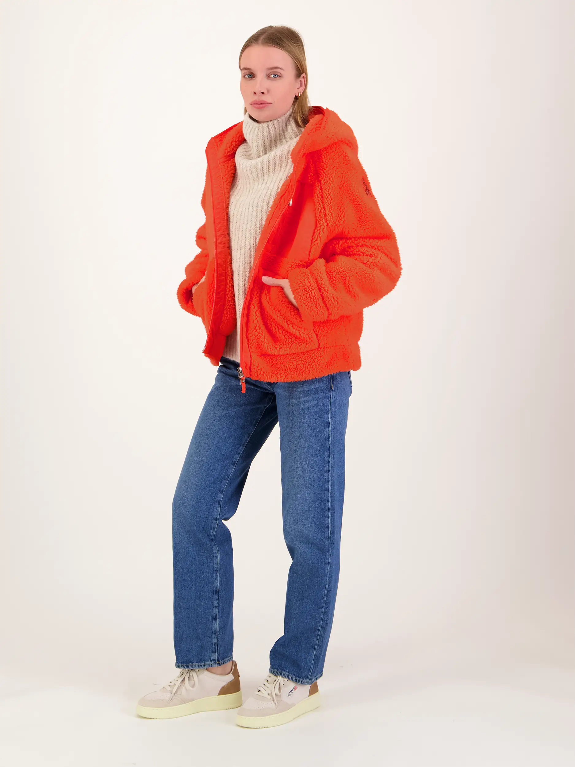 Pullover aus Alpaka langarm - Artikel Teil eines Outfits getragen von einem Modell - Farbe: Creme