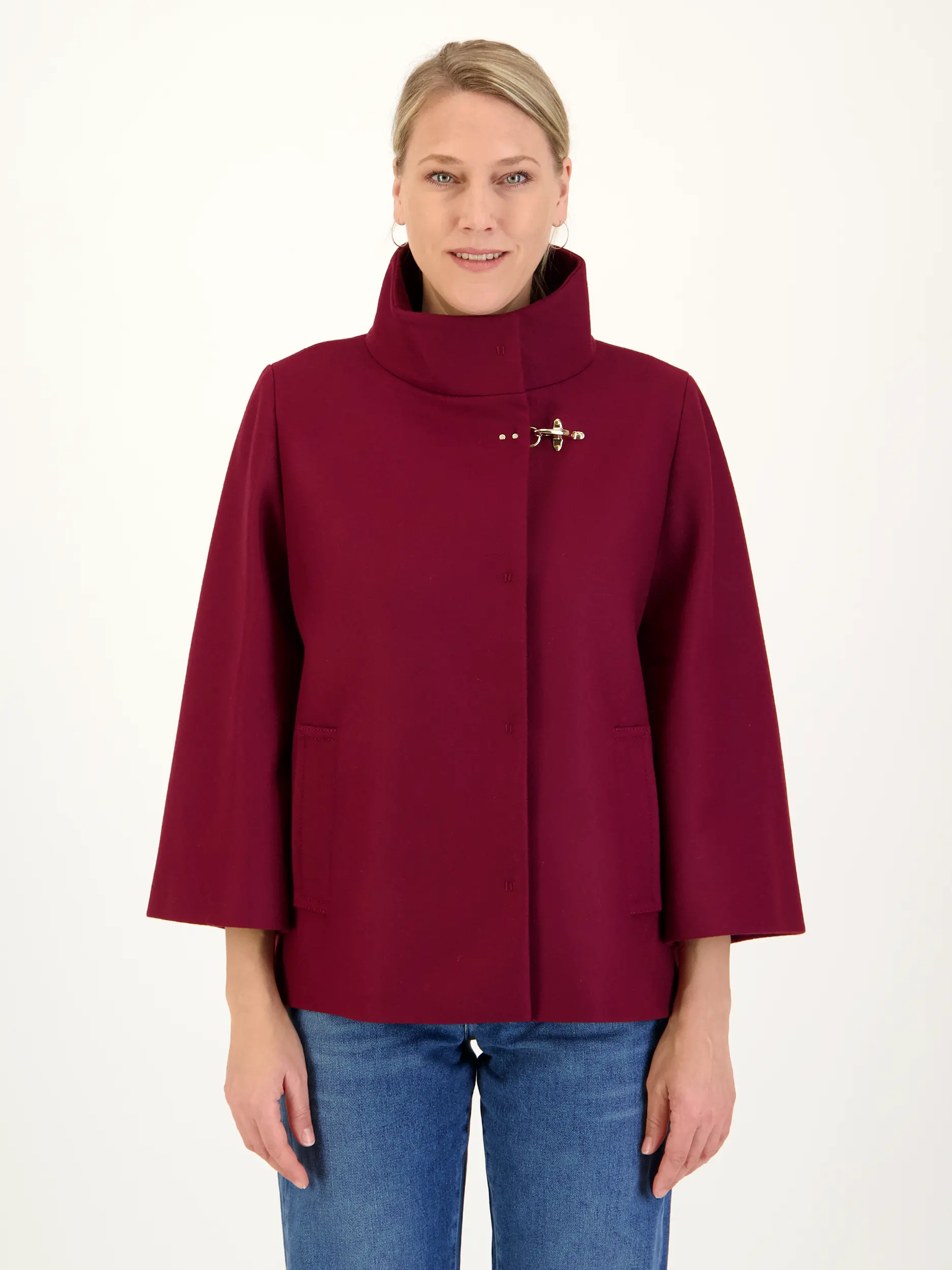 Wolljacke  - Artikel Vorderseite getragen von einem Modell - Farbe: Rot