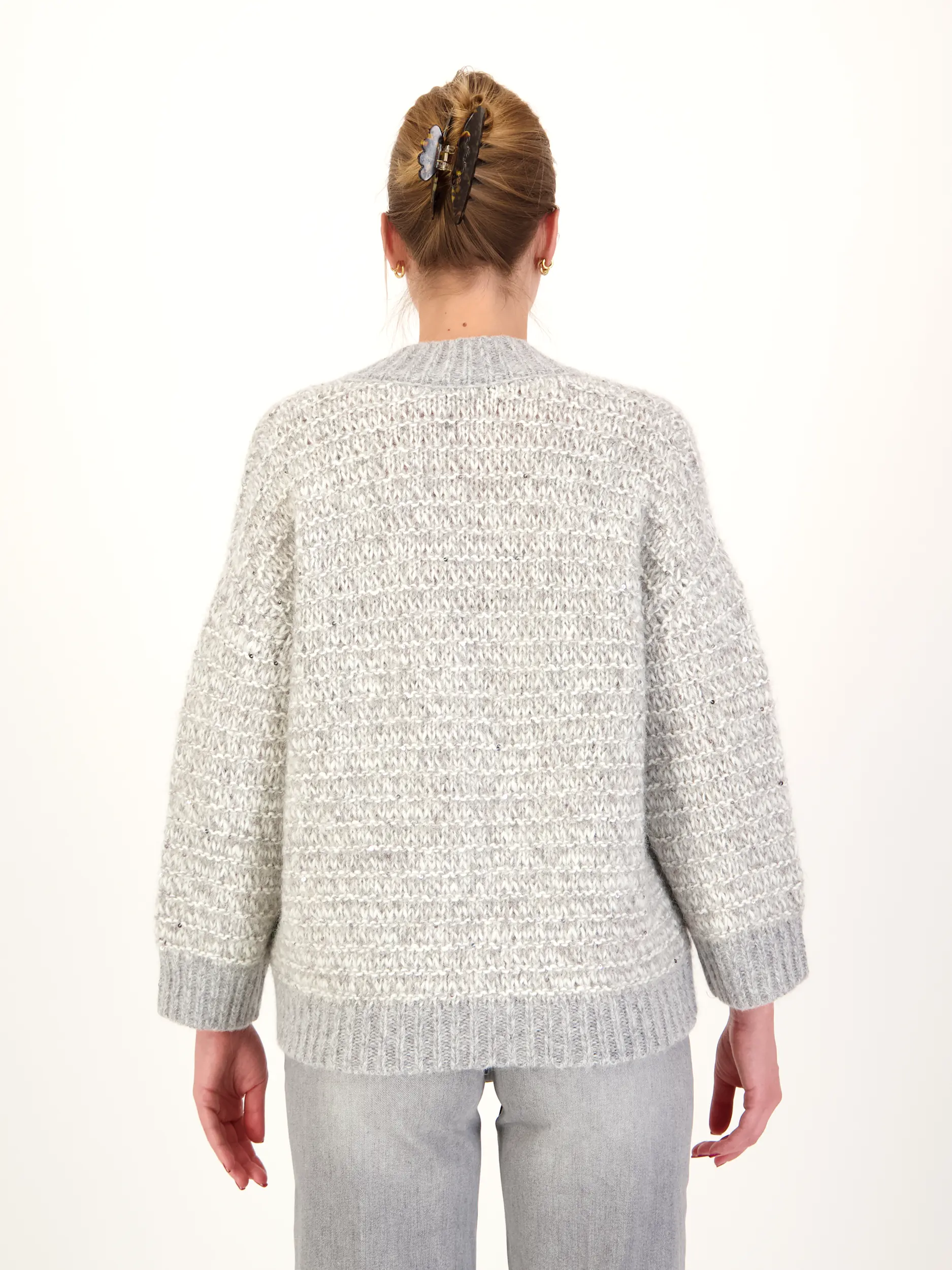 Pullover aus Alpaka langarm - Artikel Rückseite getragen von einem Modell - Farbe: Grau