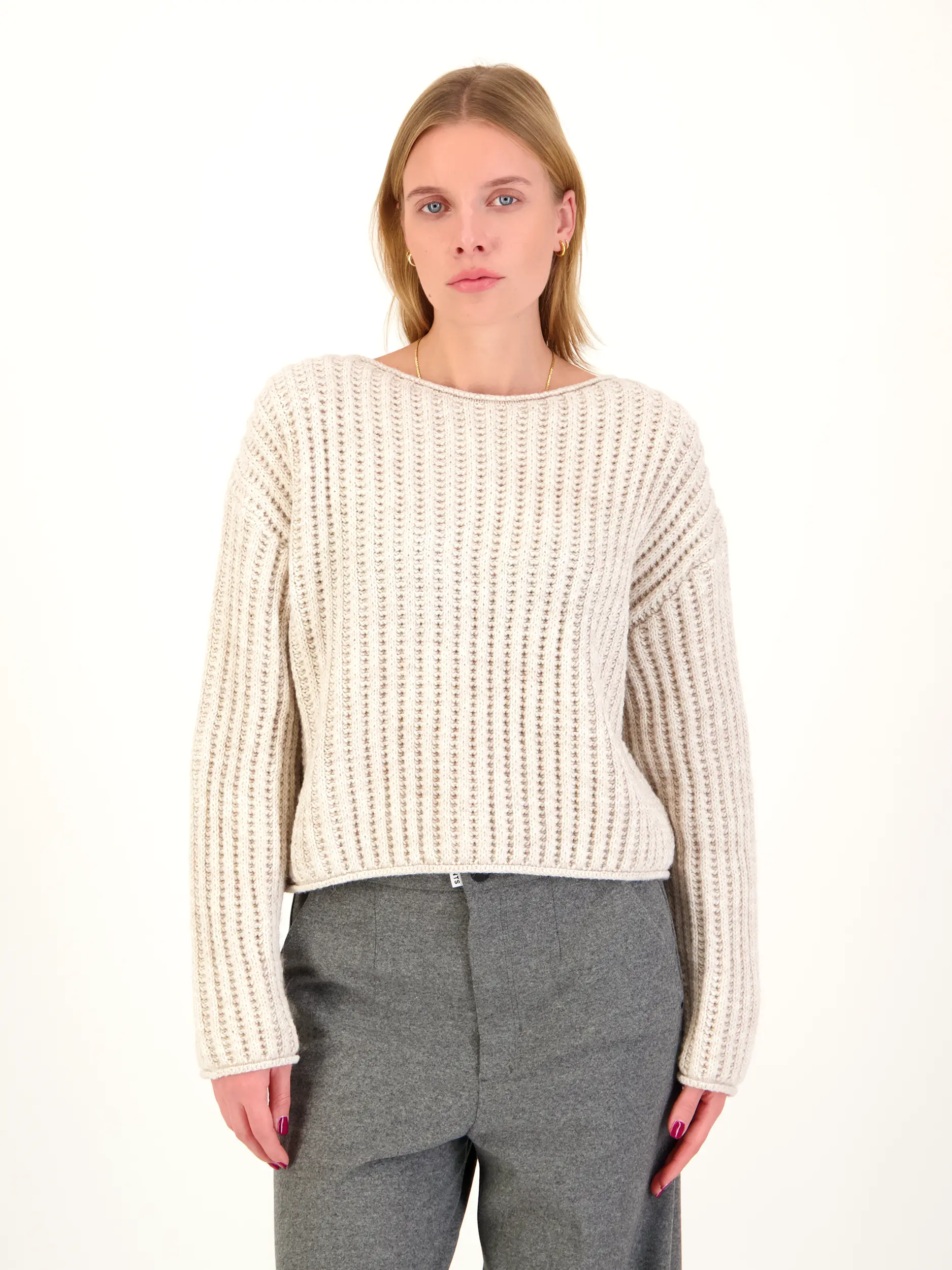Pullover 'Imeny' langarm - Artikel Vorderseite getragen von einem Modell - Farbe: Beige
