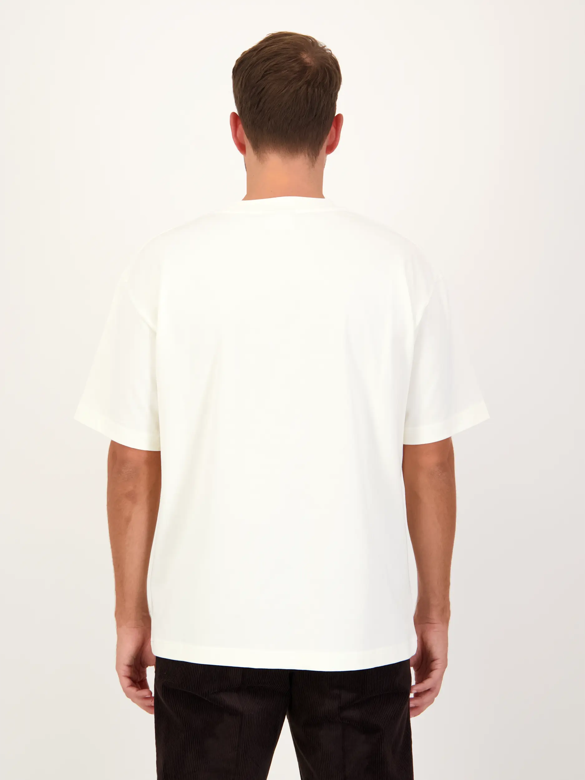 T-Shirt 'Waiter' - Artikel Rückseite getragen von einem Modell - Farbe: Beige
