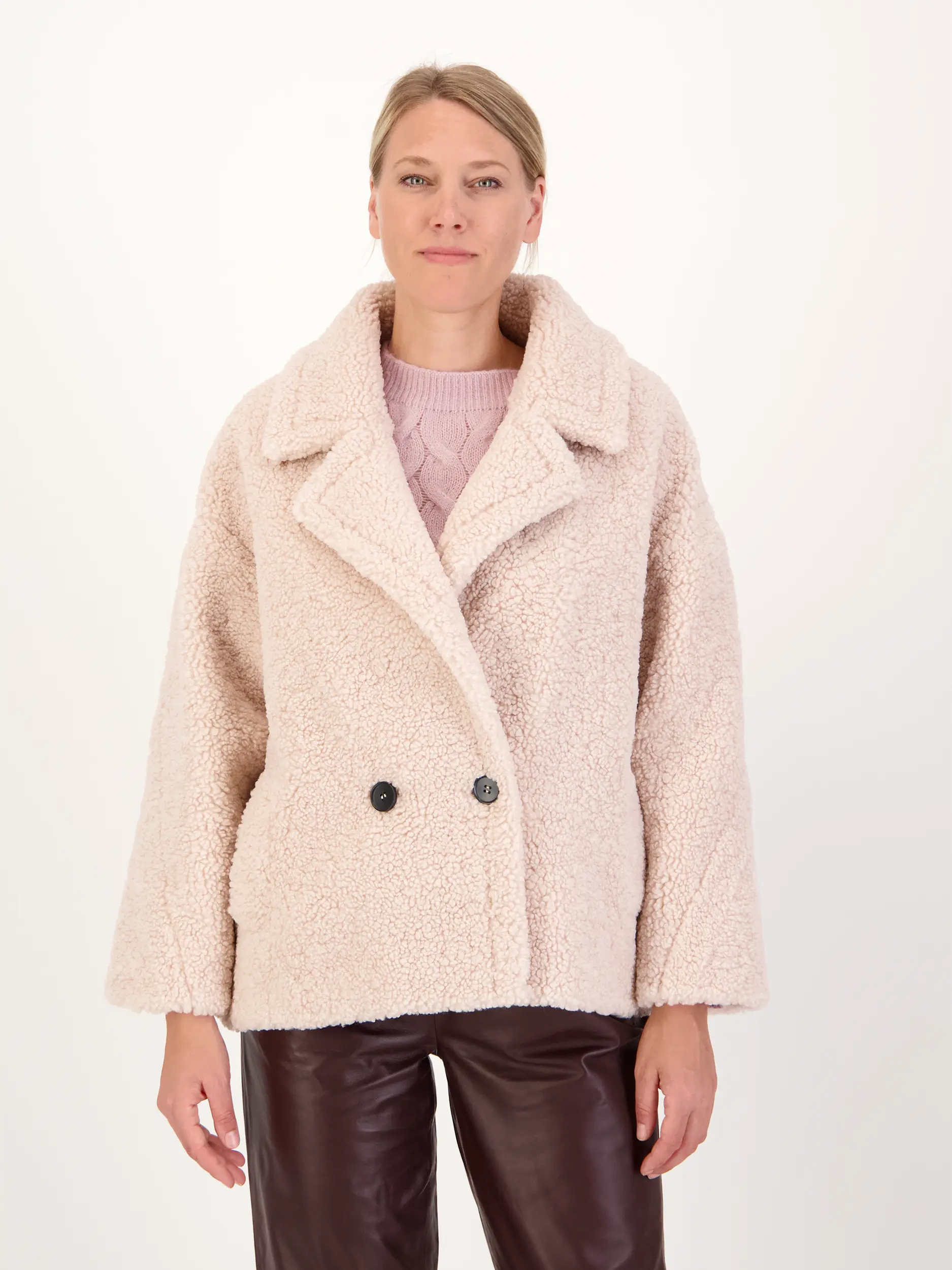 Teddyjacke 'Yogi' - Artikel Vorderseite getragen von einem Modell - Farbe: Rosa&Pink