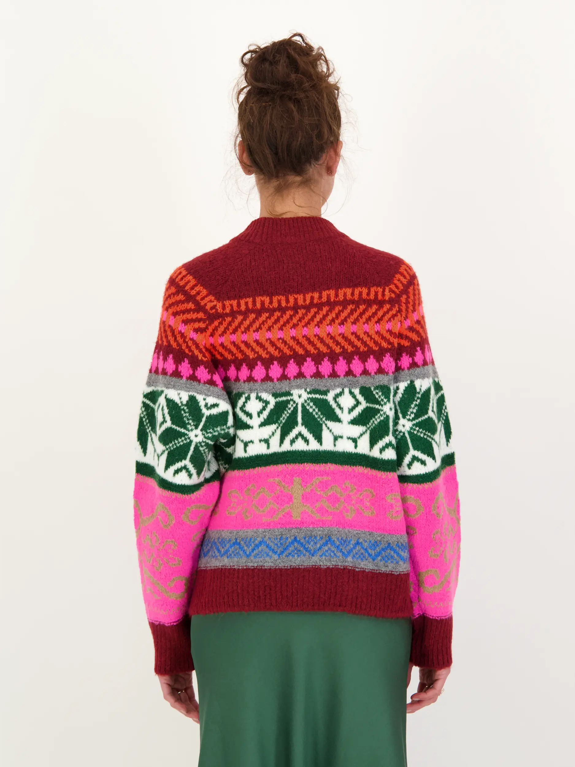 Gemusterter Pullover 'Irelando' langarm - Artikel Rückseite getragen von einem Modell - Farbe: Rosa&Pink