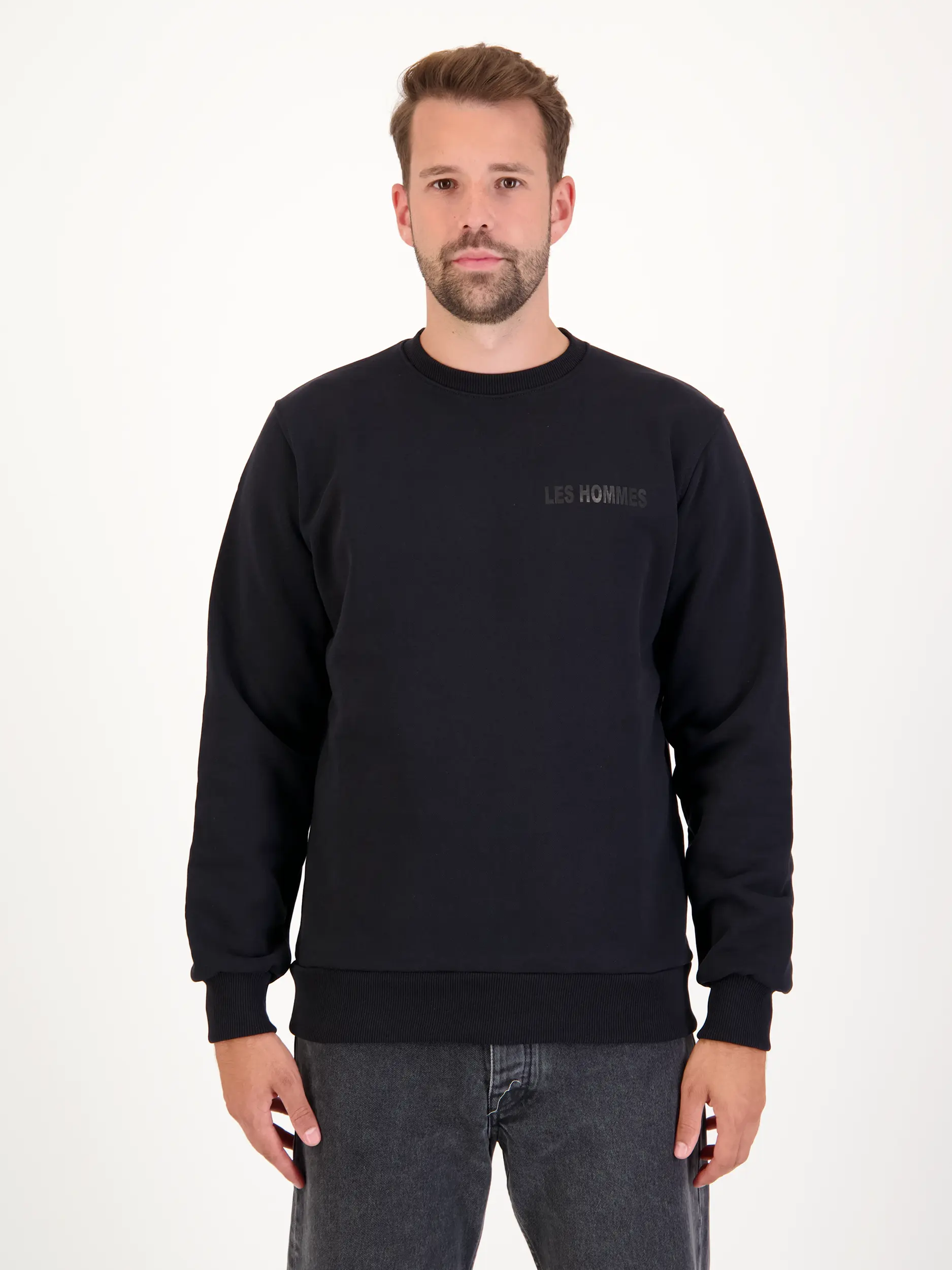 Sweatshirt - Artikel Vorderseite getragen von einem Modell - Farbe: Schwarz