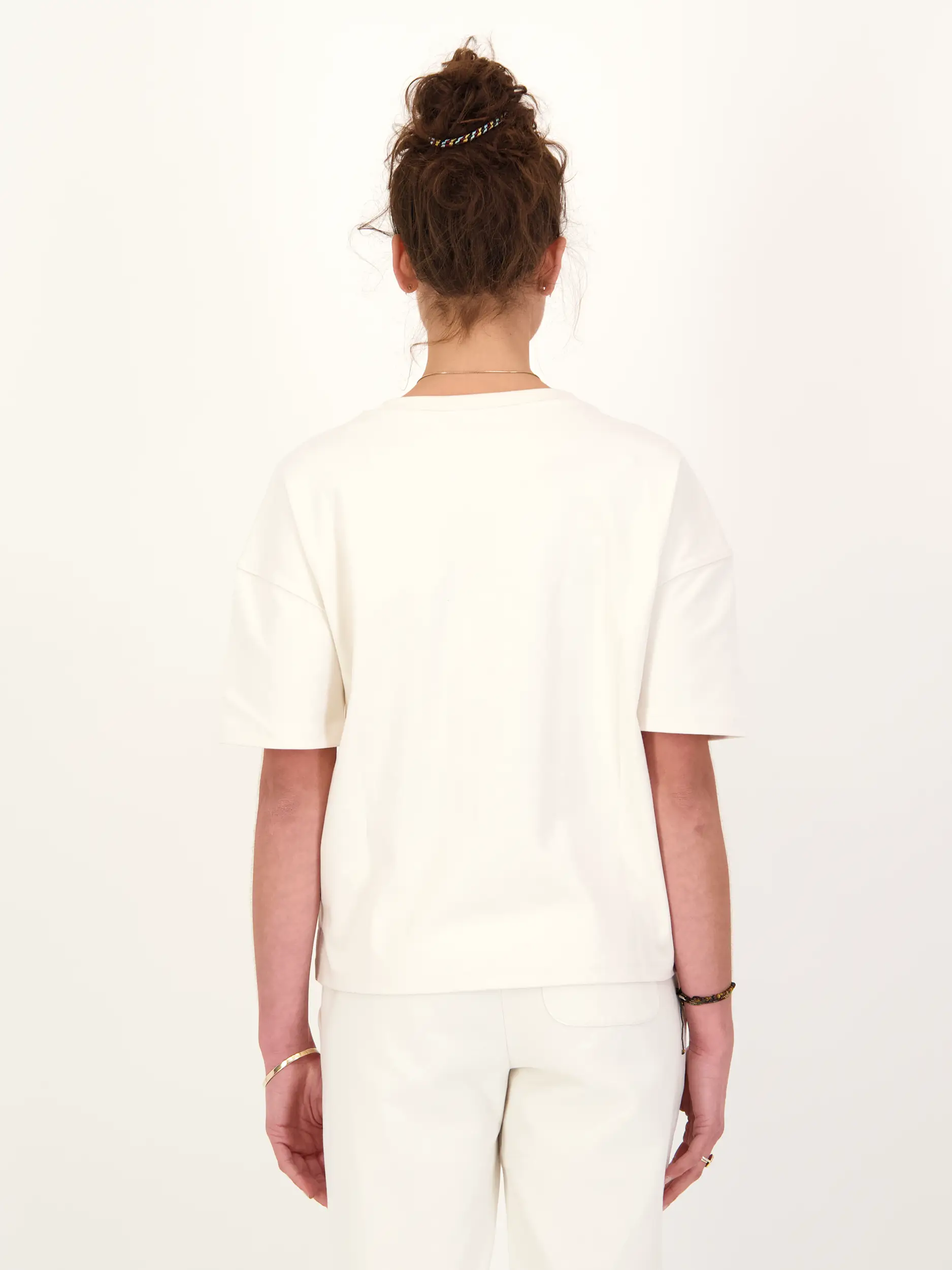 T-Shirt 'Eliane' - Artikel Rückseite getragen von einem Modell - Farbe: Creme