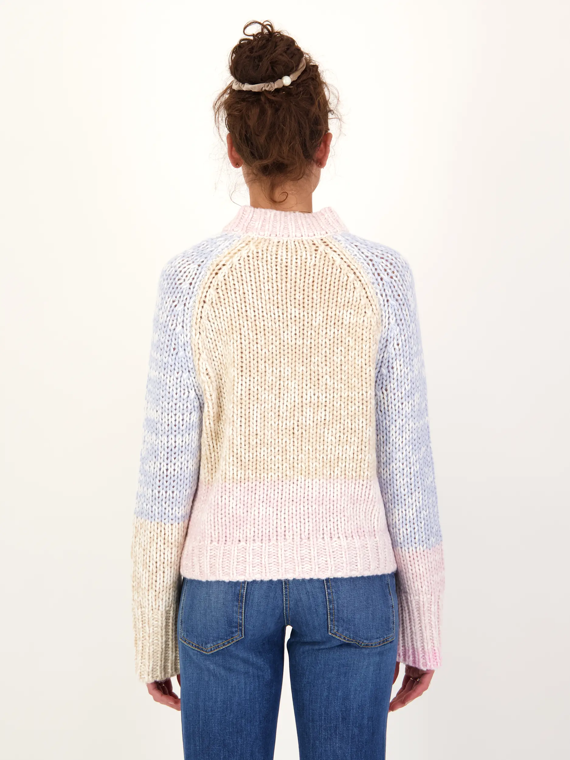 Gemusterter Pullover 'Ace' aus Wolle langarm - Artikel Rückseite getragen von einem Modell - Farbe: Braun