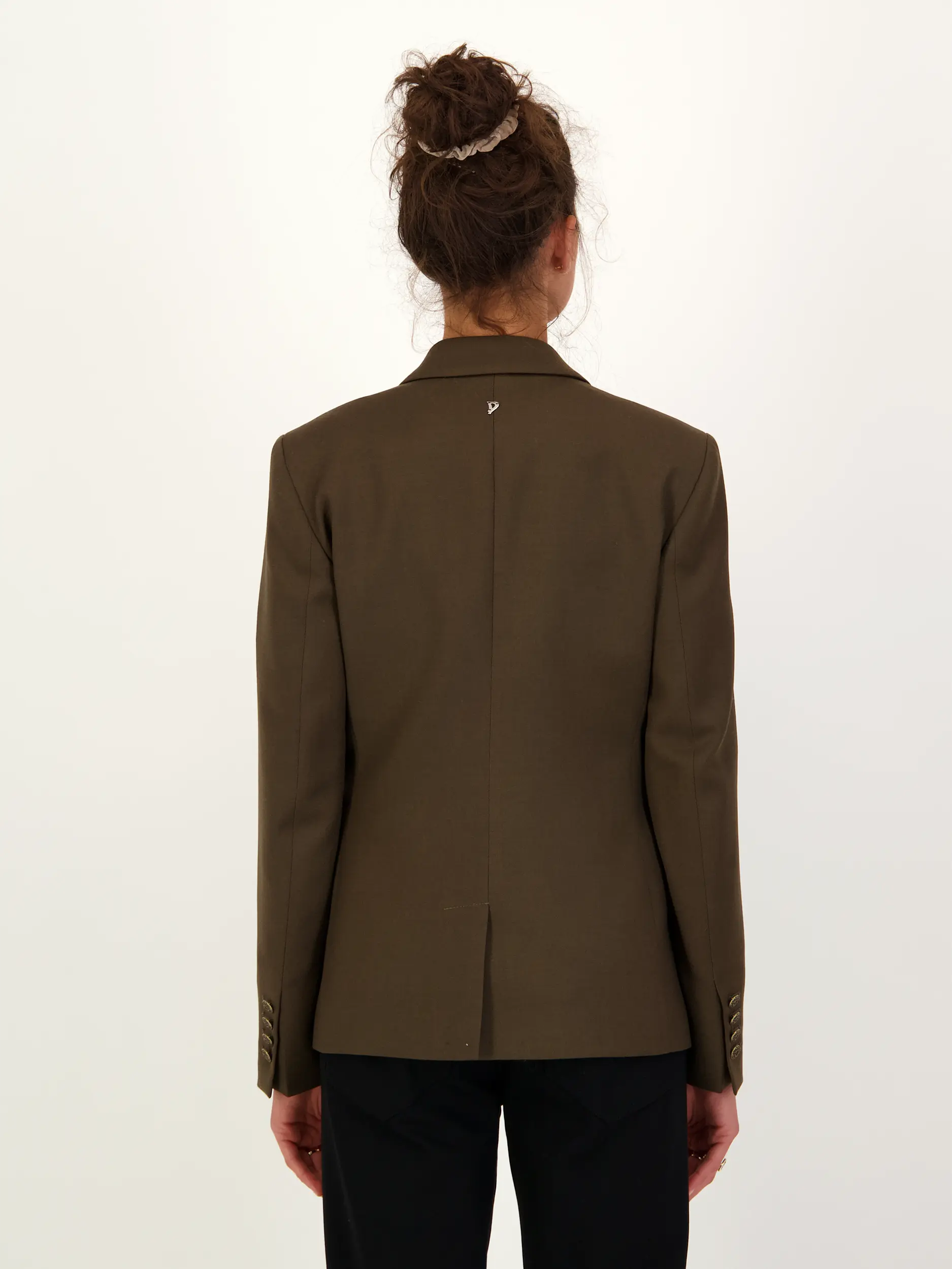Blazer - Artikel Rückseite getragen von einem Modell - Farbe: Braun