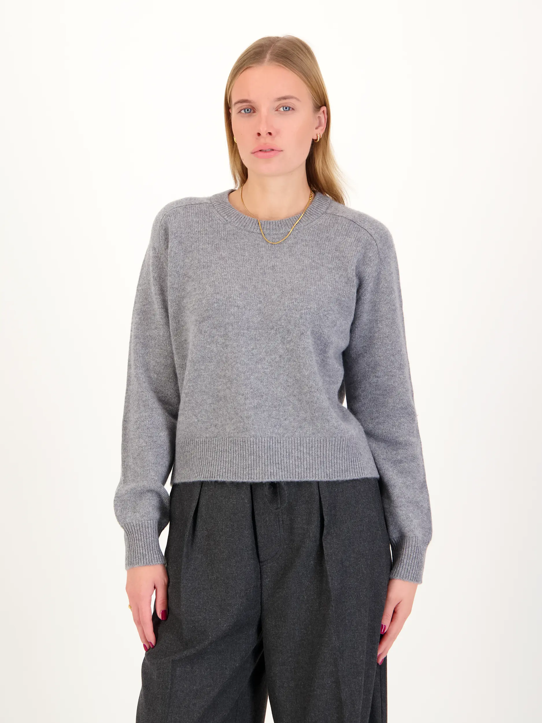 Pullover aus Kaschmir langarm - Artikel Vorderseite getragen von einem Modell - Farbe: Grau